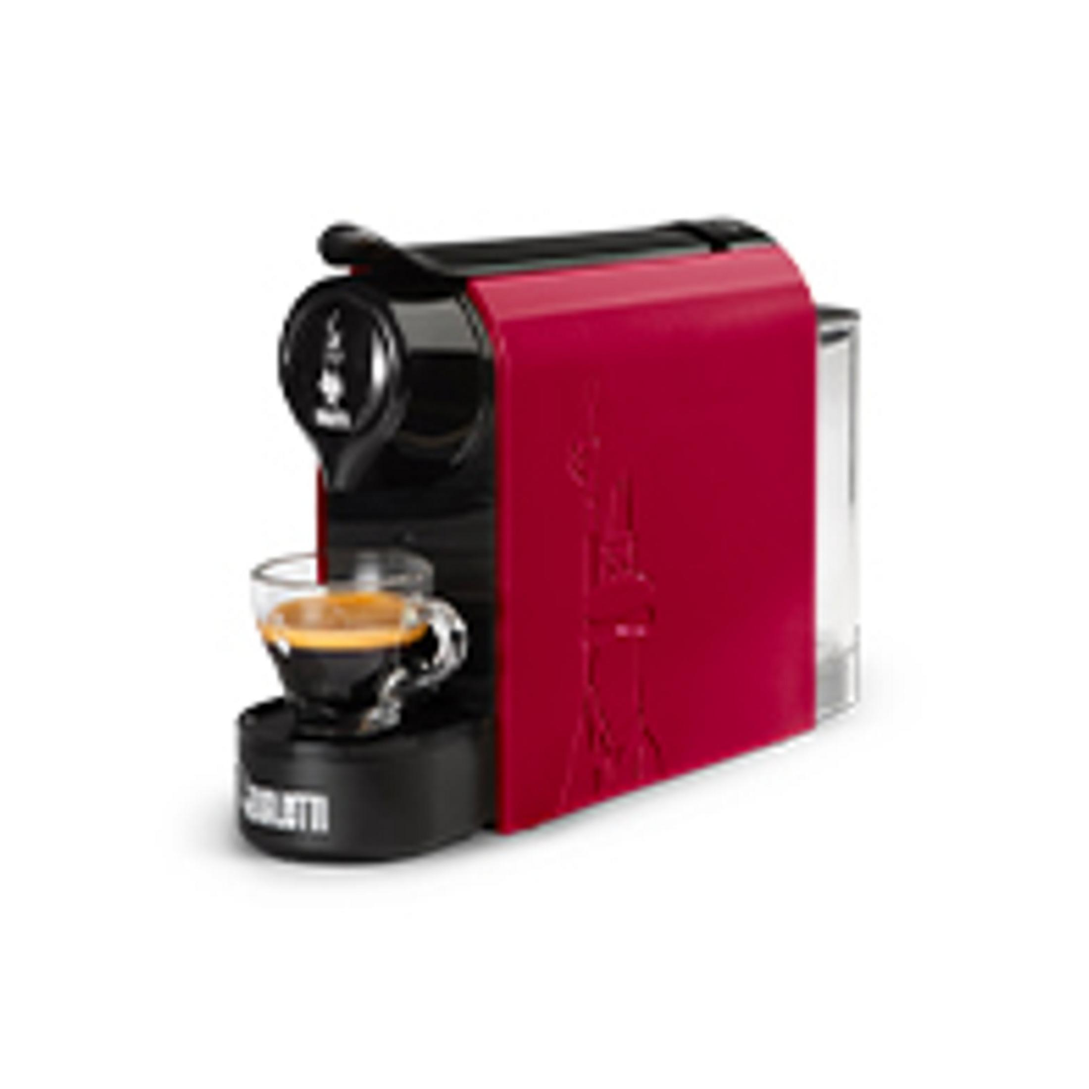 Una macchina da caffè rossa con una tazzina di espresso.