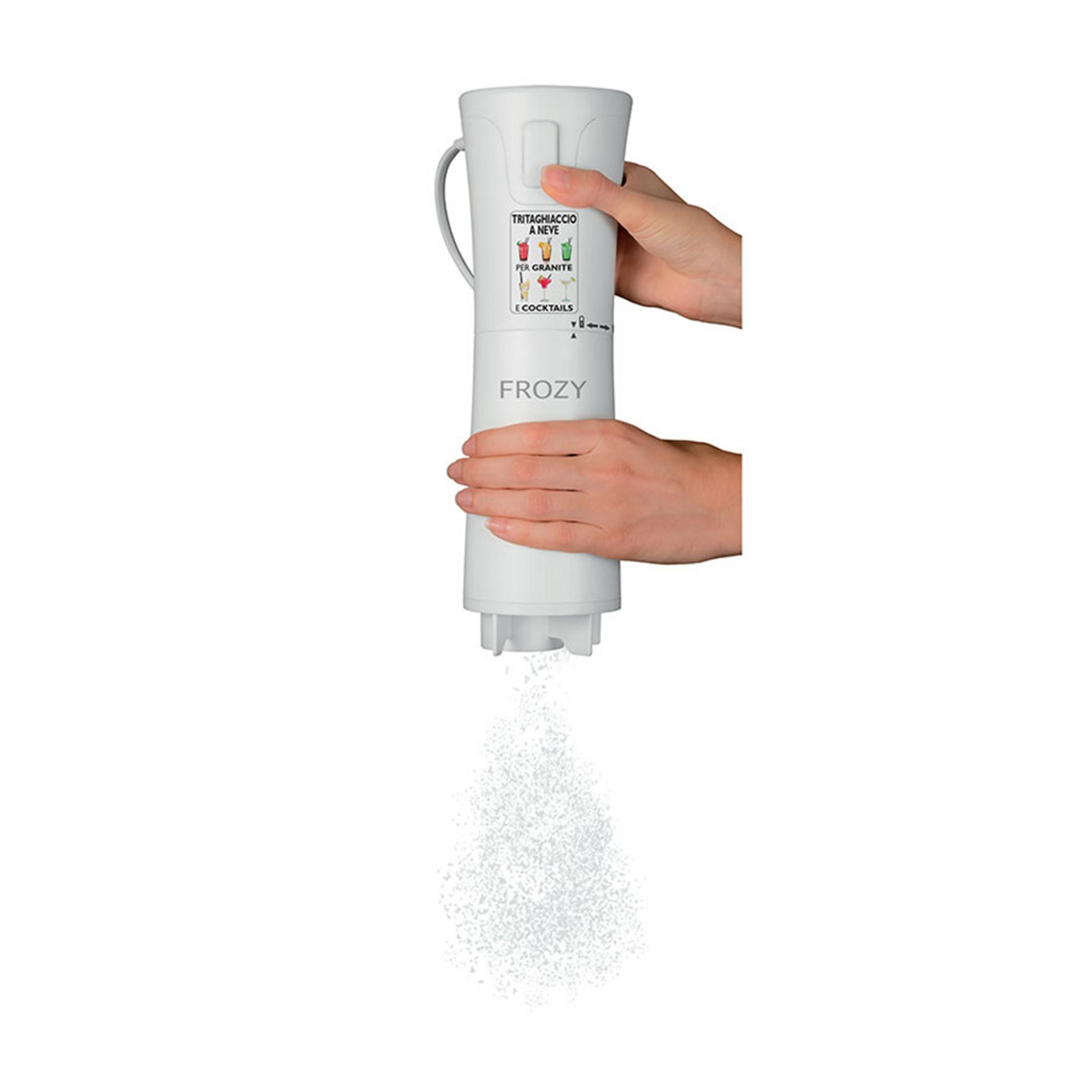 Una mano tiene uno spazzaneve Frozy bianco che produce neve.
