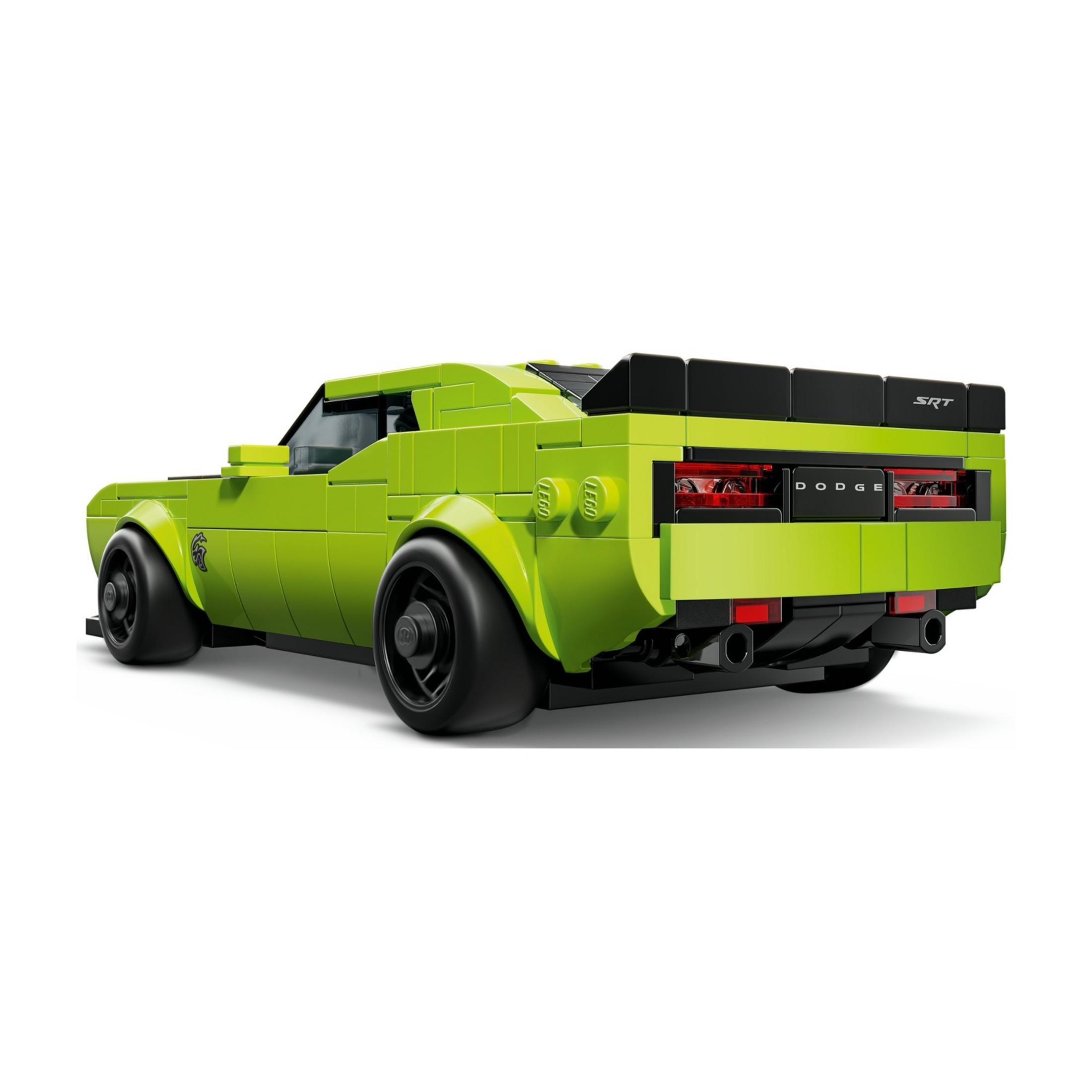 Zielona replika Lego Dodge Challenger SRT, widziana od tyłu.