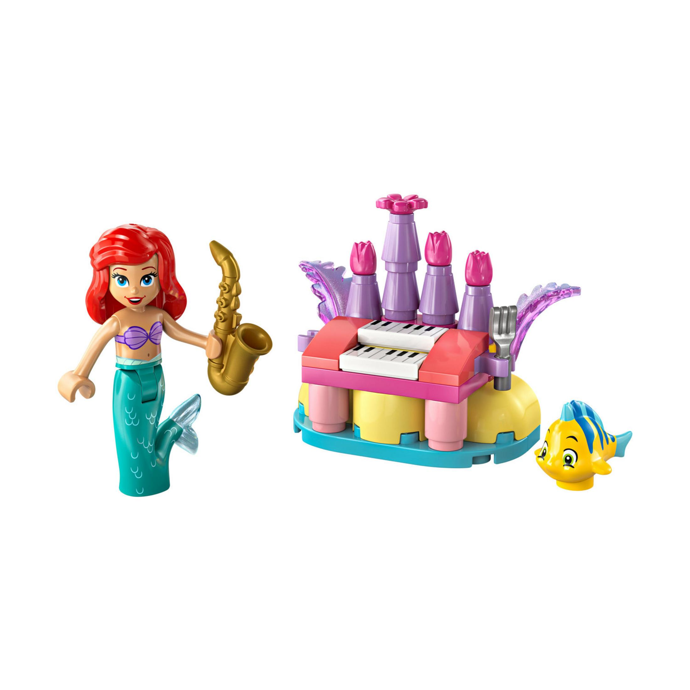 Ariel como sirena con saxofón, un teclado y un pez.