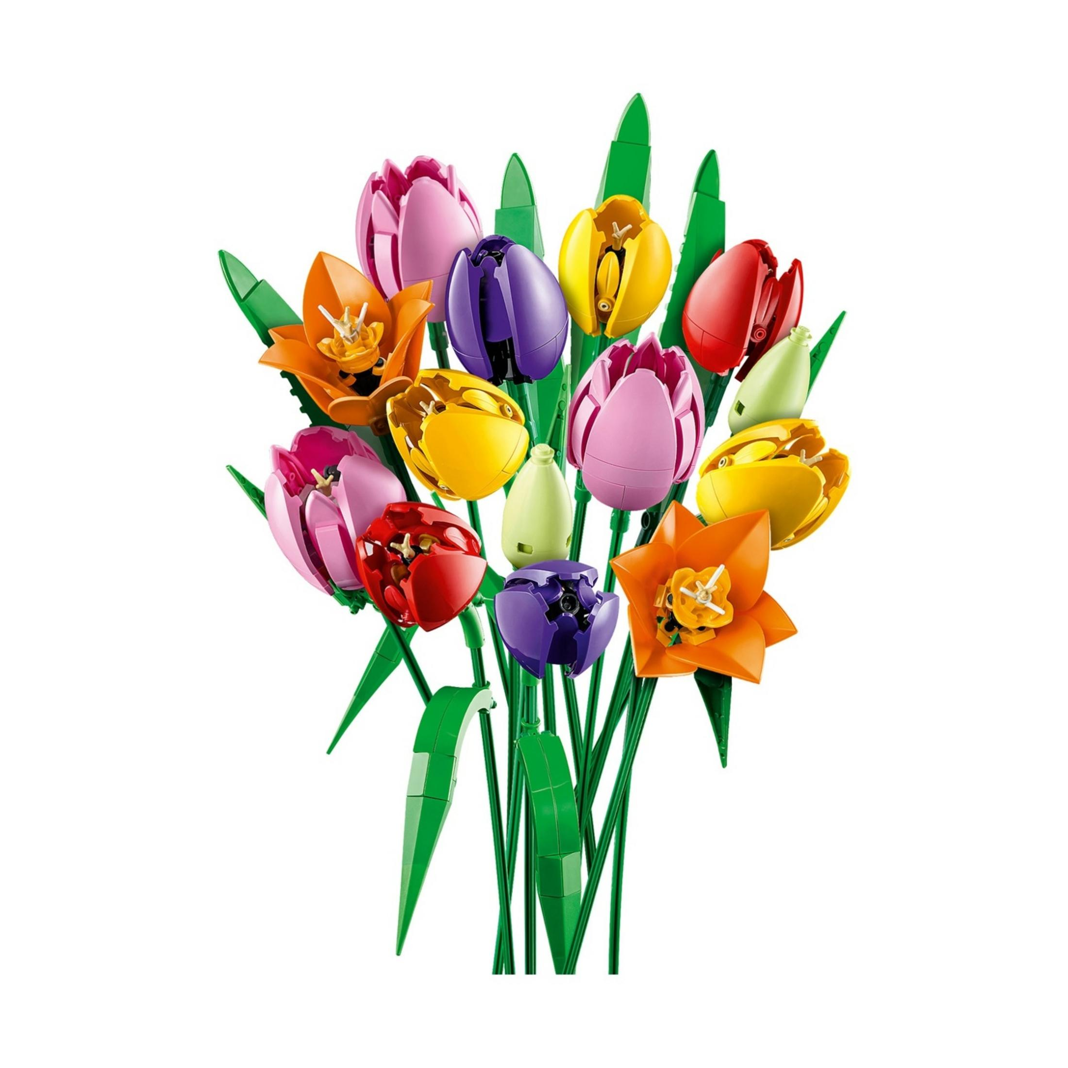 Bukiet kolorowych tulipanów z klocków Lego na białym tle.