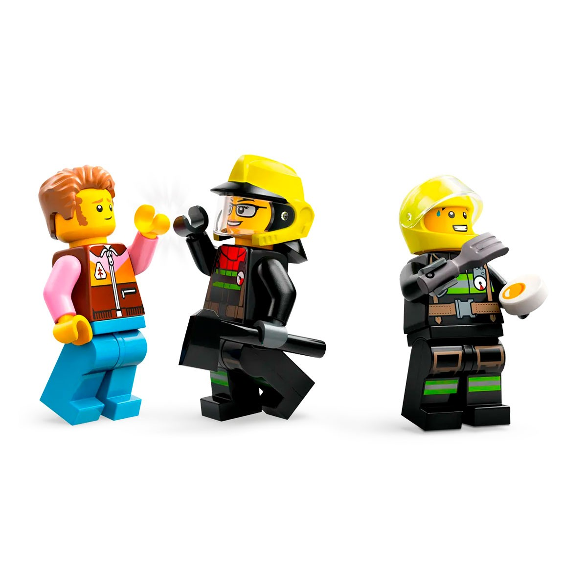 Trois figurines Lego: une aux cheveux bruns, deux autres casques jaunes.