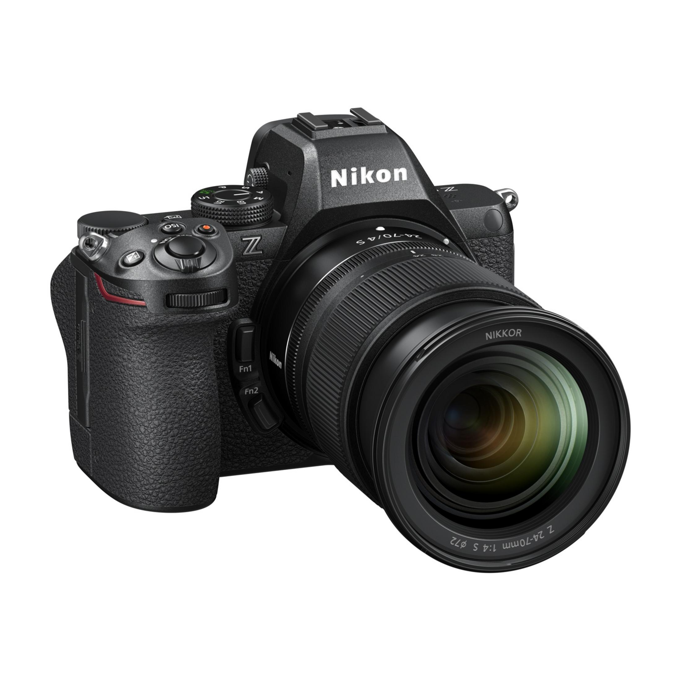 Una fotocamera Nikon Z nera con obiettivo NIKKOR Z 24-70mm 1:4 S.
