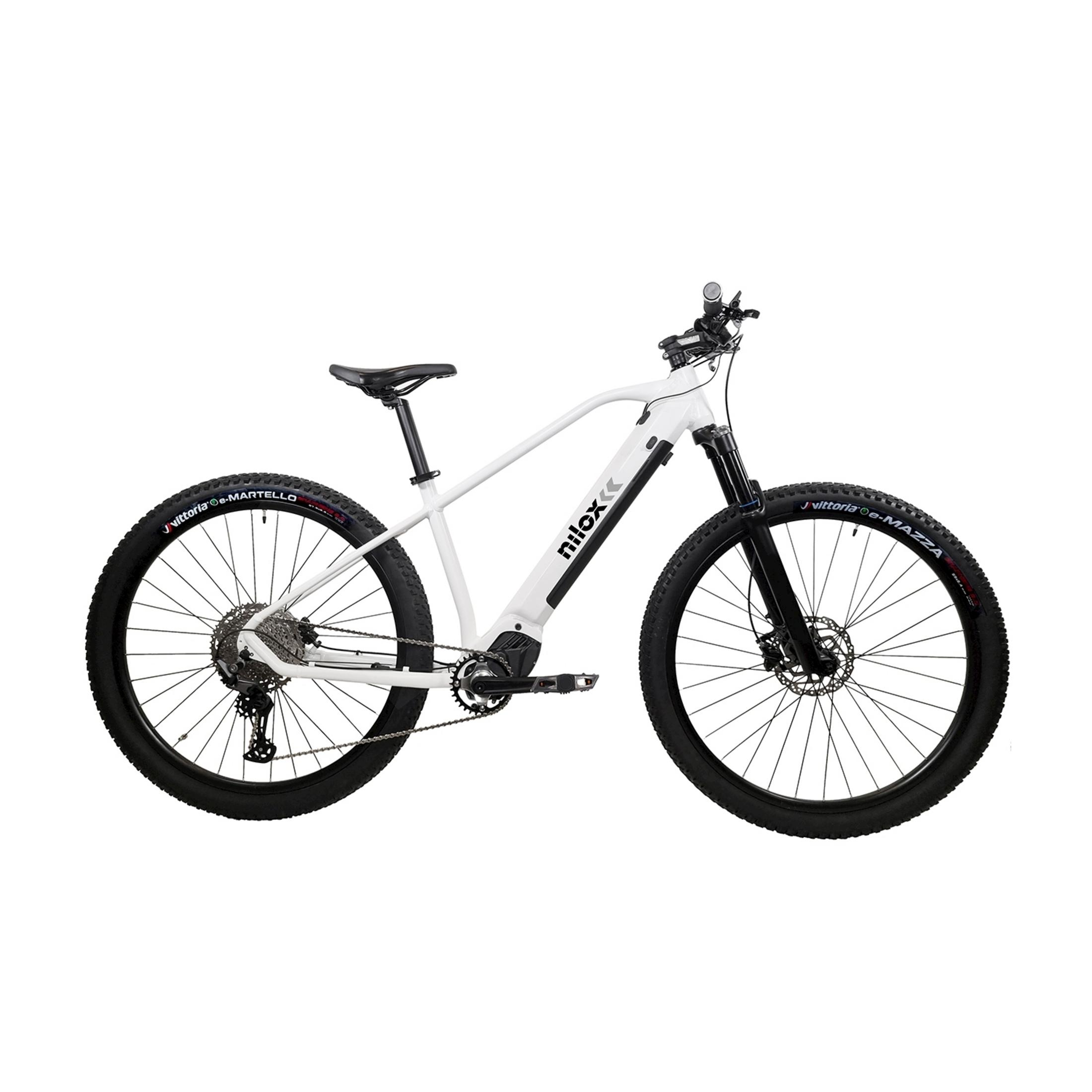 Una bicicletta elettrica bianca con pneumatici e cerchi neri, freni a disco e marce.