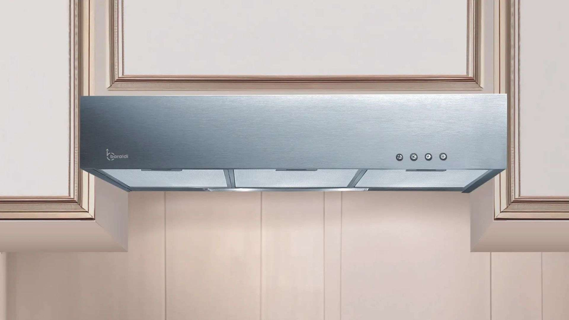Cappa in acciaio inox con controlli e luci sopra mobili e pareti beige.
