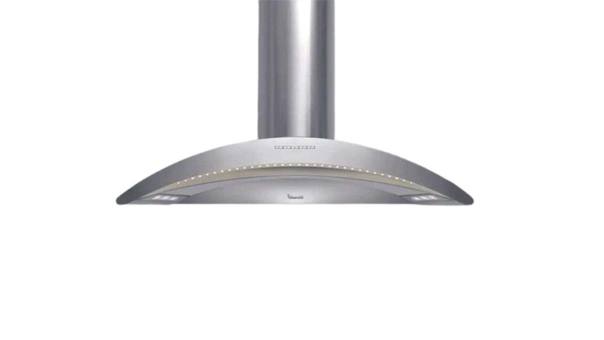 Cappa aspirante in acciaio inox con frontale in vetro curvo e illuminazione LED.