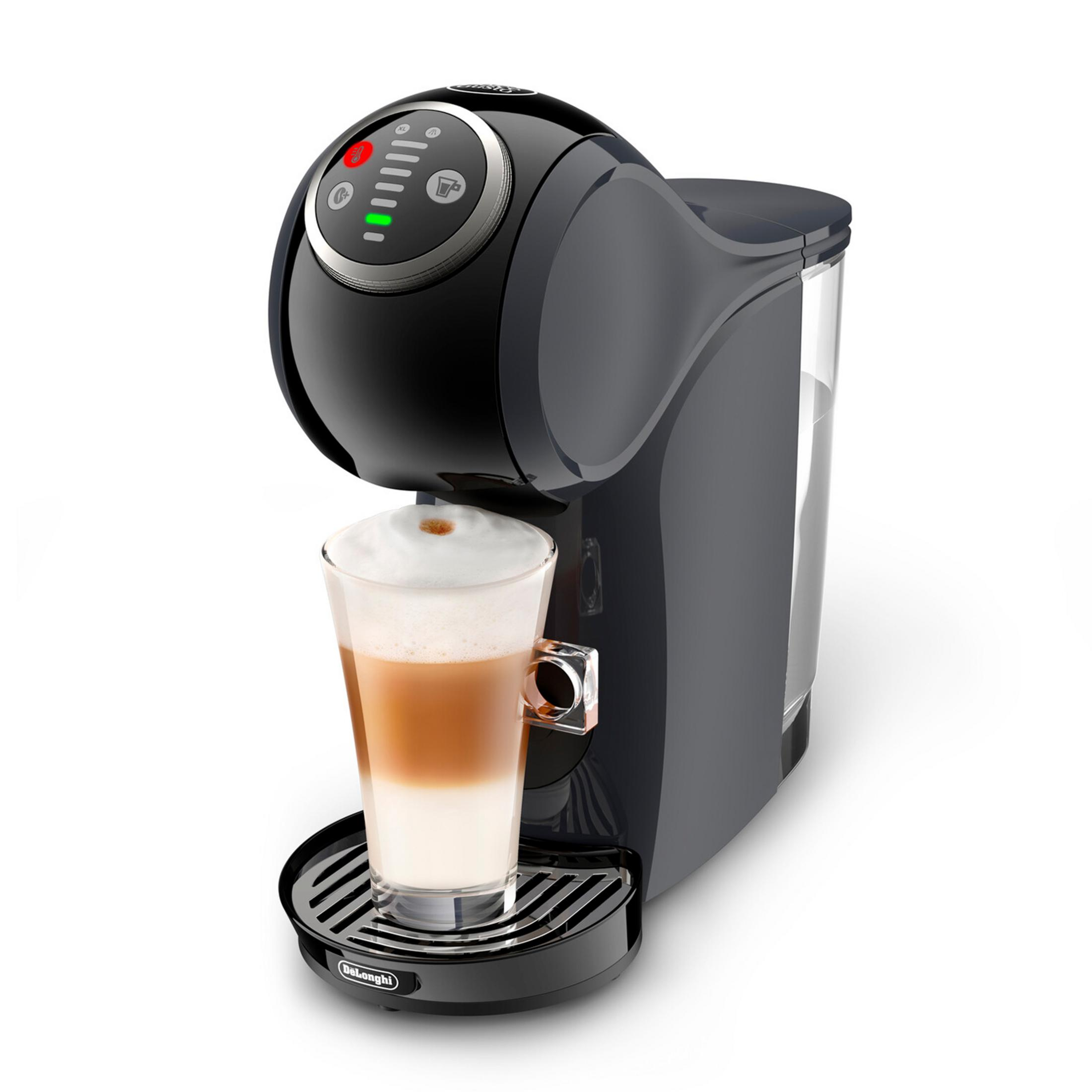 Czarny ekspres do kawy ze szklanką latte macchiato.