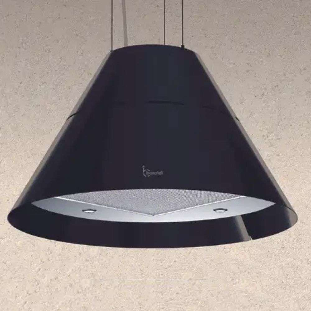Cappa da cucina conica nera sospesa con filtri e luci argentati.