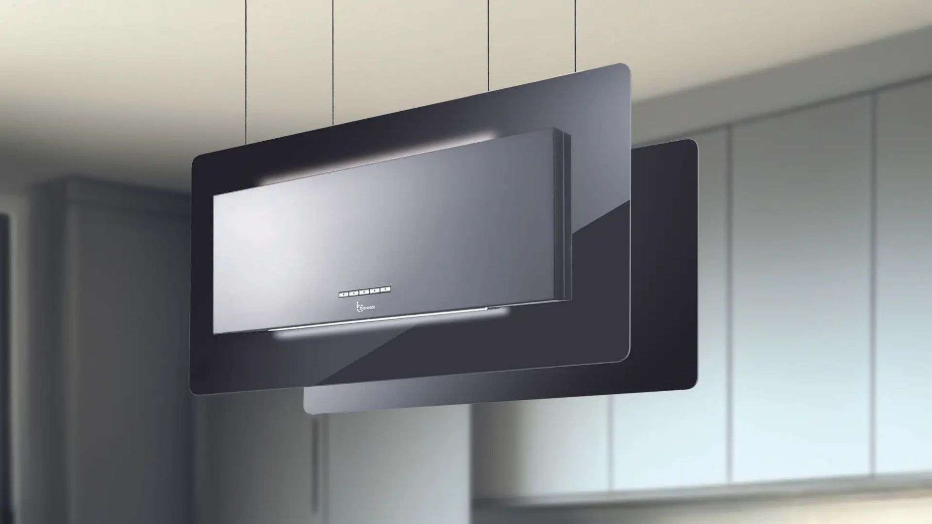 Moderna cappa da cucina in vetro e metallo sospesa al soffitto.