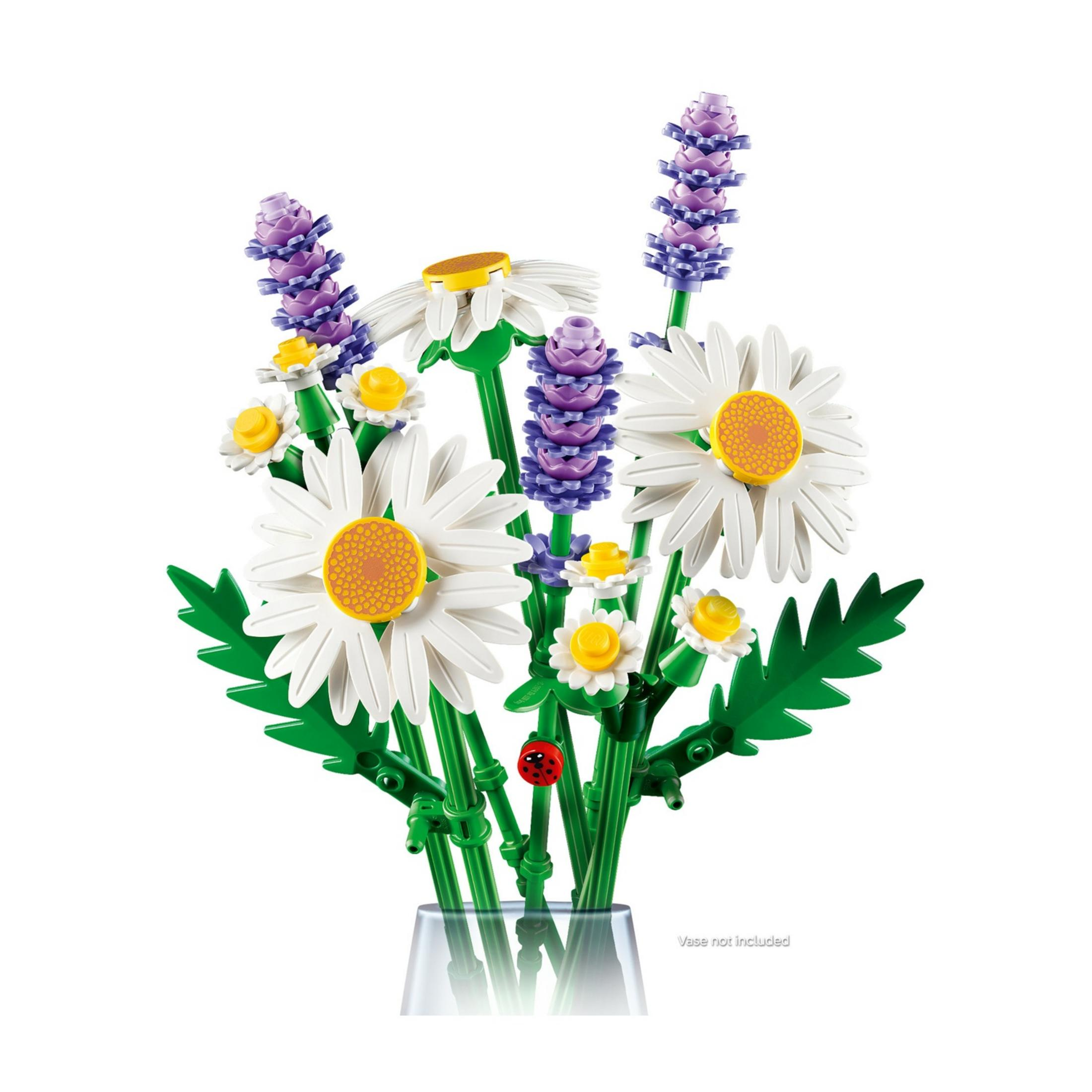Un bouquet LEGO con margherite, lavanda e coccinella.