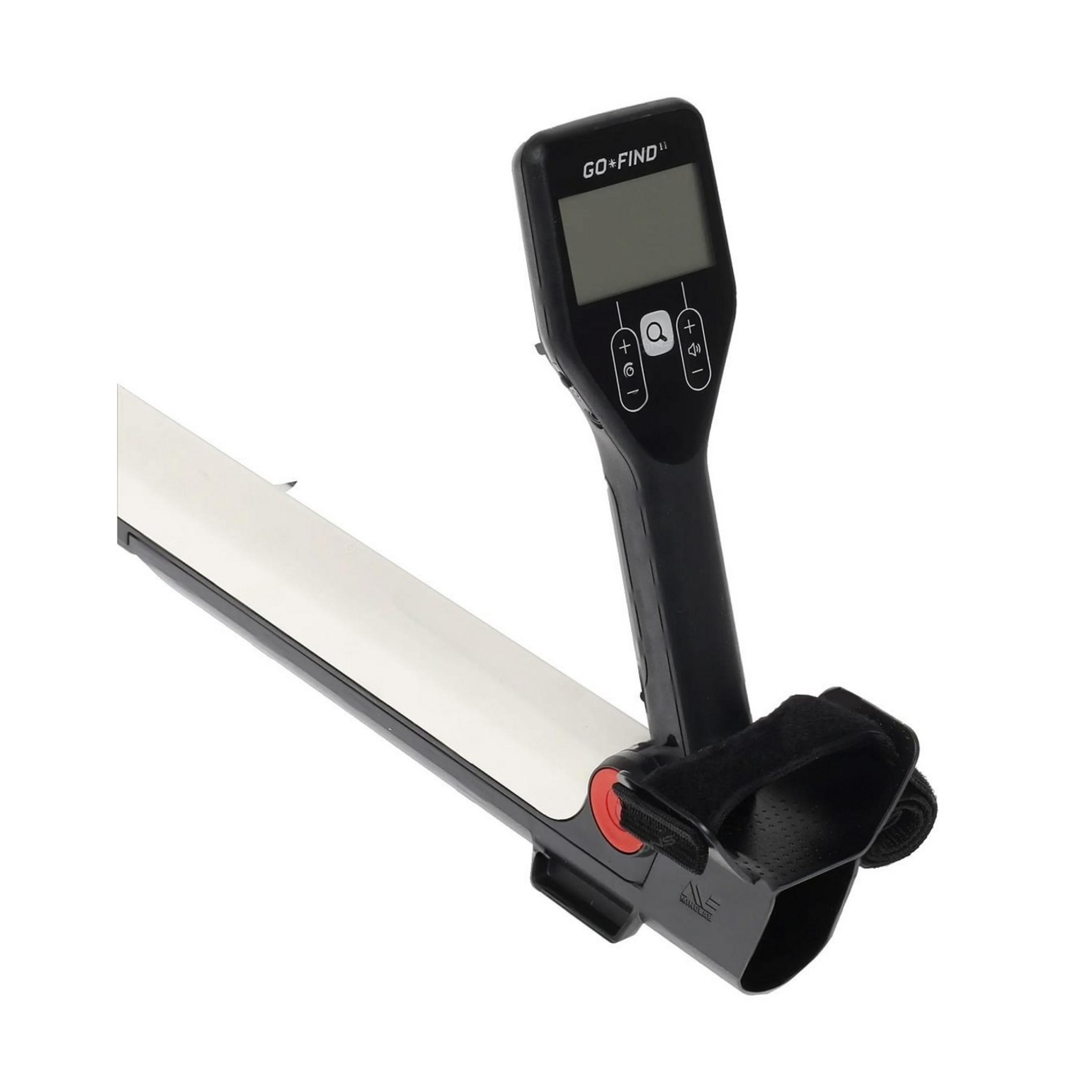 Un manico di metal detector nero con schermo e bobina di ricerca bianca.