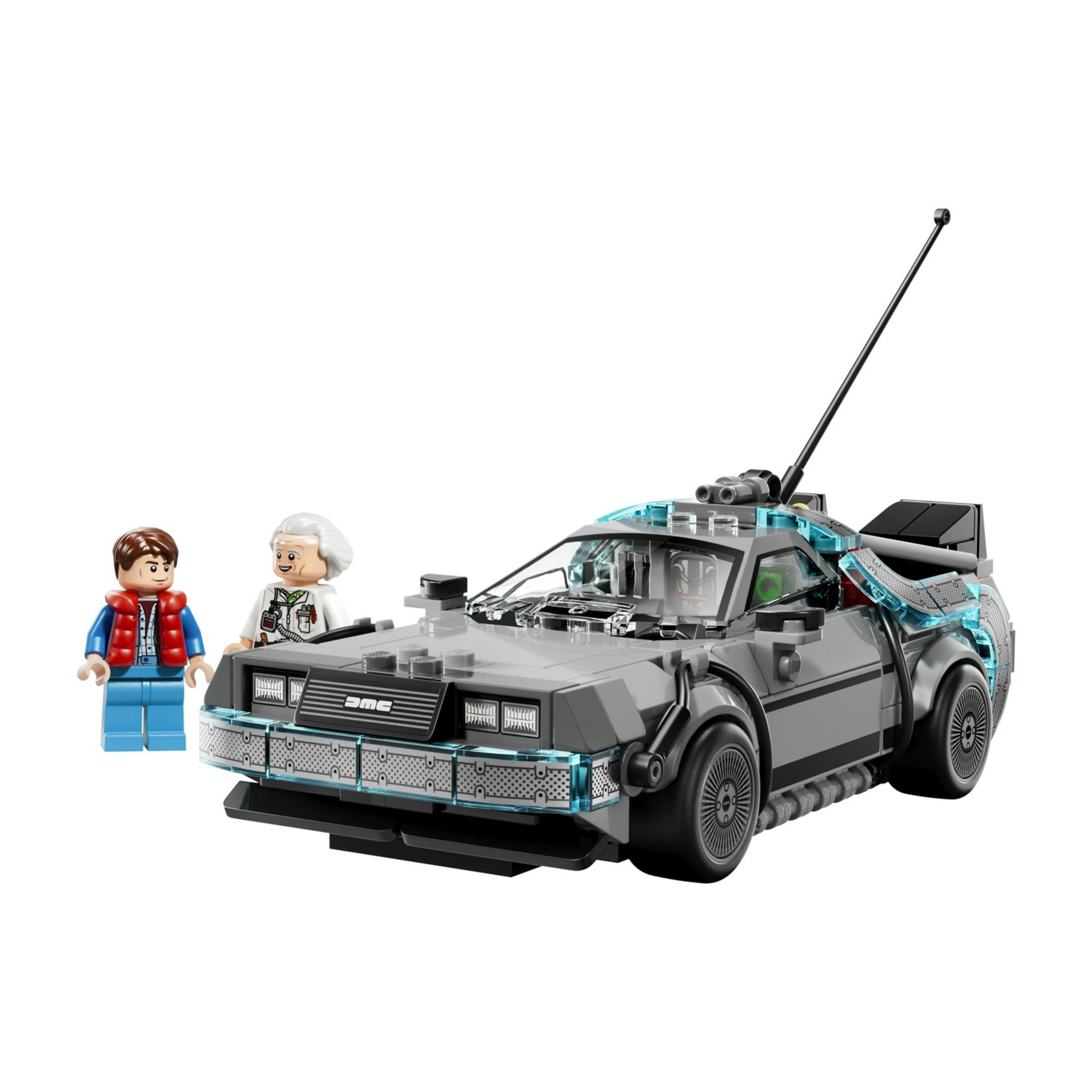 Coche Lego DeLorean DMC-12 con dos minifiguras sobre fondo blanco.