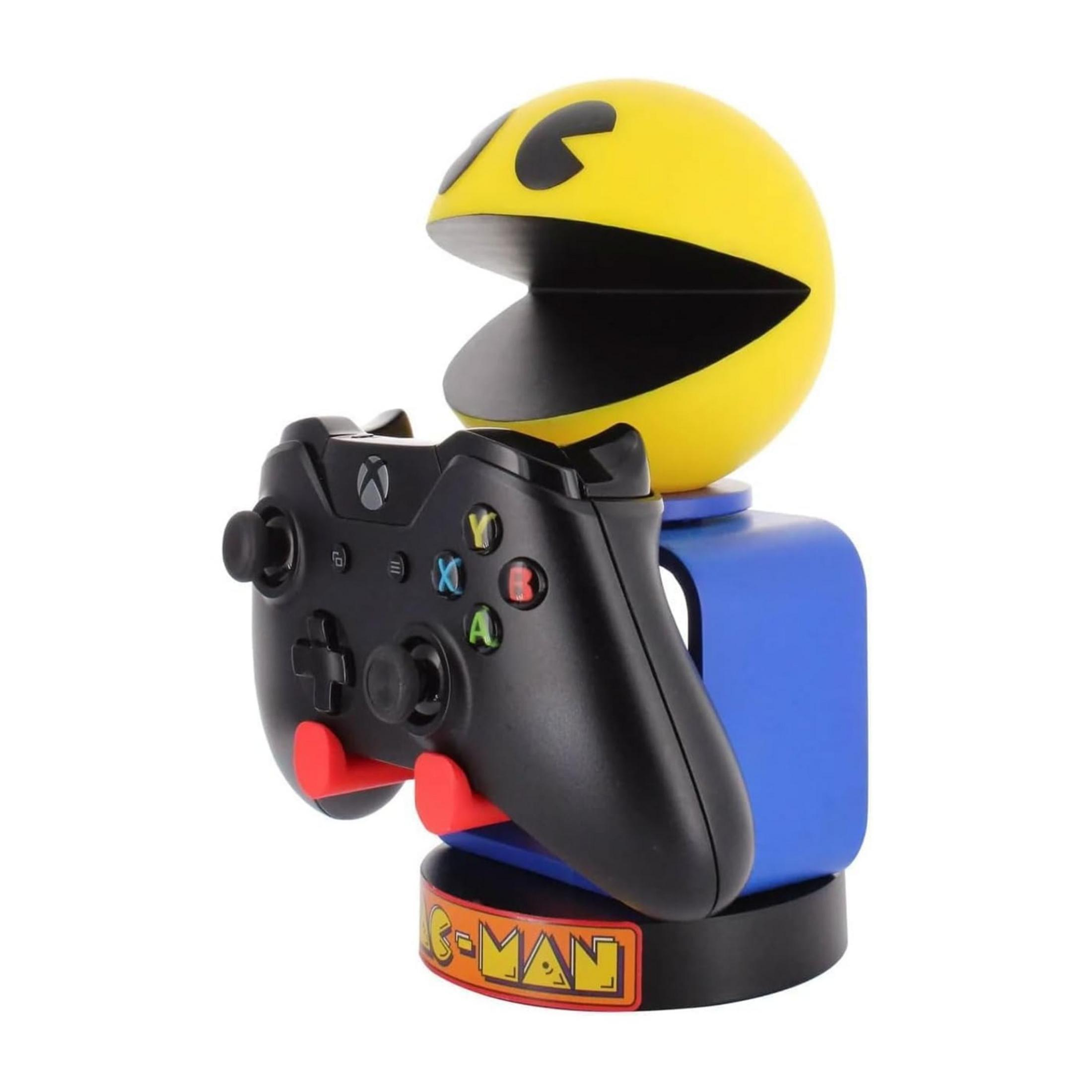 Un supporto giallo di Pac-Man per controller con un controller Xbox nero.