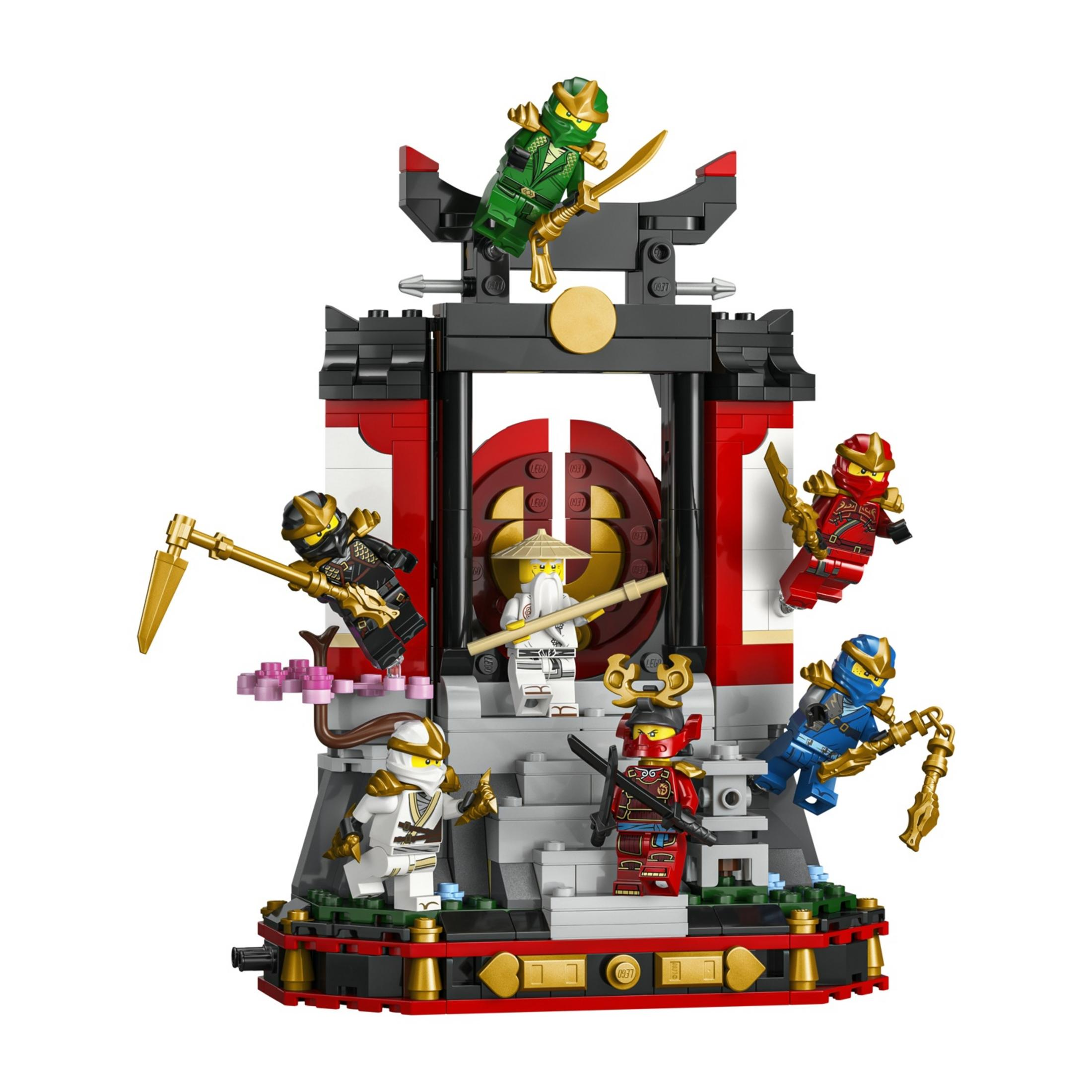 Sześć figurek Ninjago w pozach bojowych na wielopoziomowym, czerwono-czarnym wyświetlaczu świątyni.