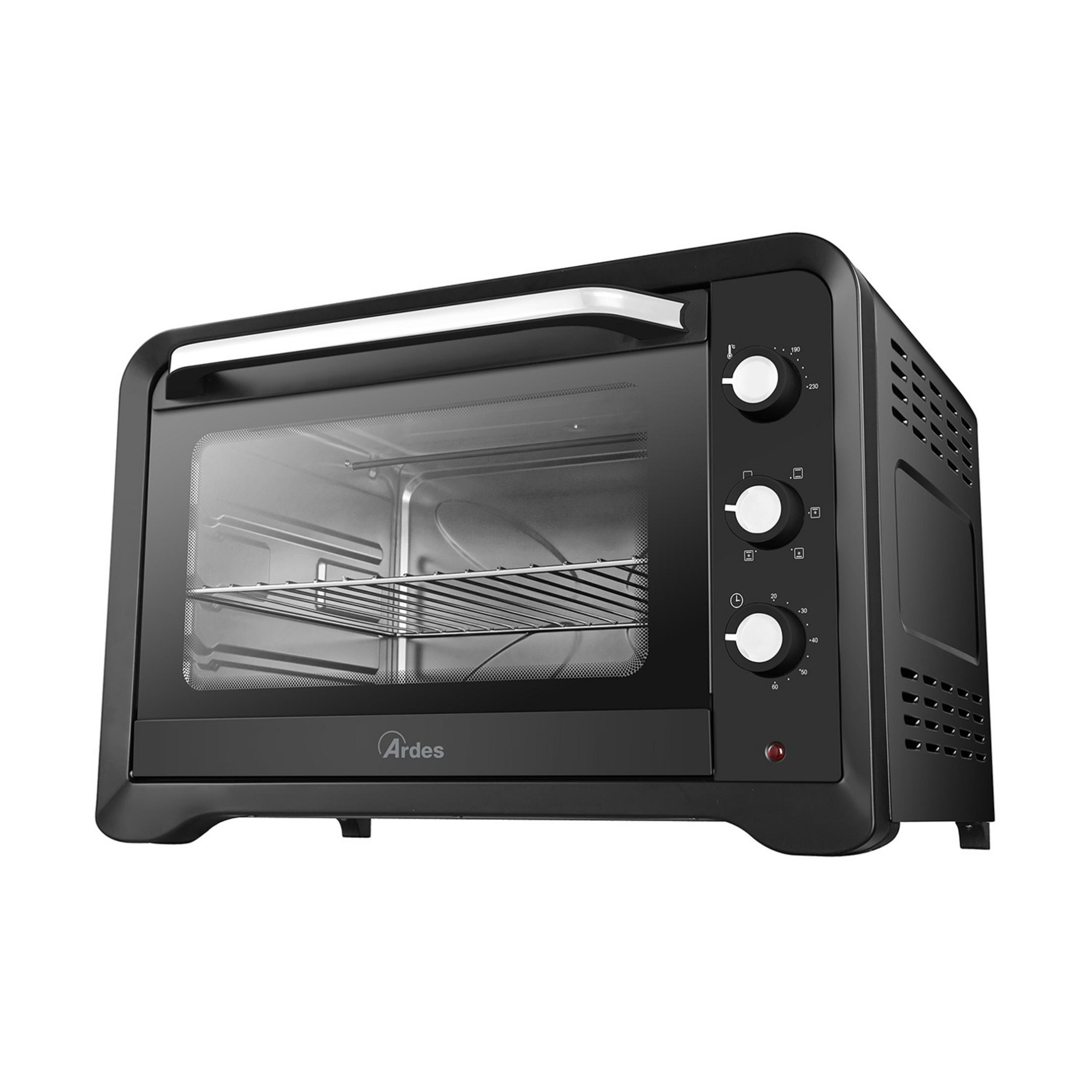 Czarny piekarnik stołowy z srebrną rączką i pokrętłami, na białym tle.