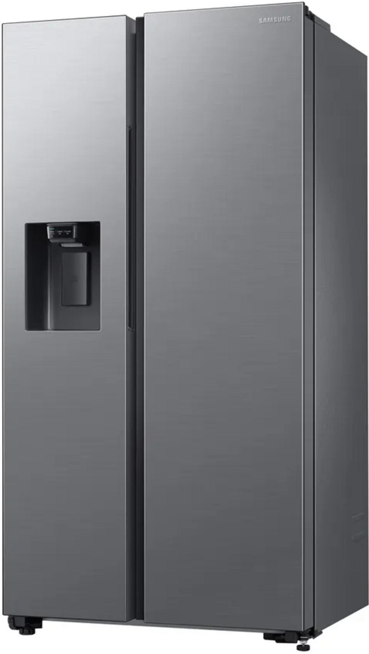 Un frigorifero Samsung side-by-side argentato con dispenser d'acqua.