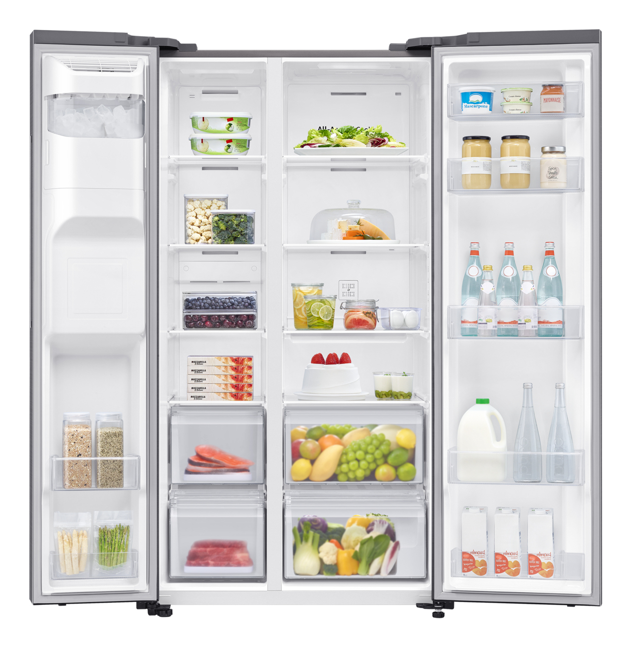 Un frigorifero aperto con alimenti come ghiaccio, bacche, carne, verdure e bevande.