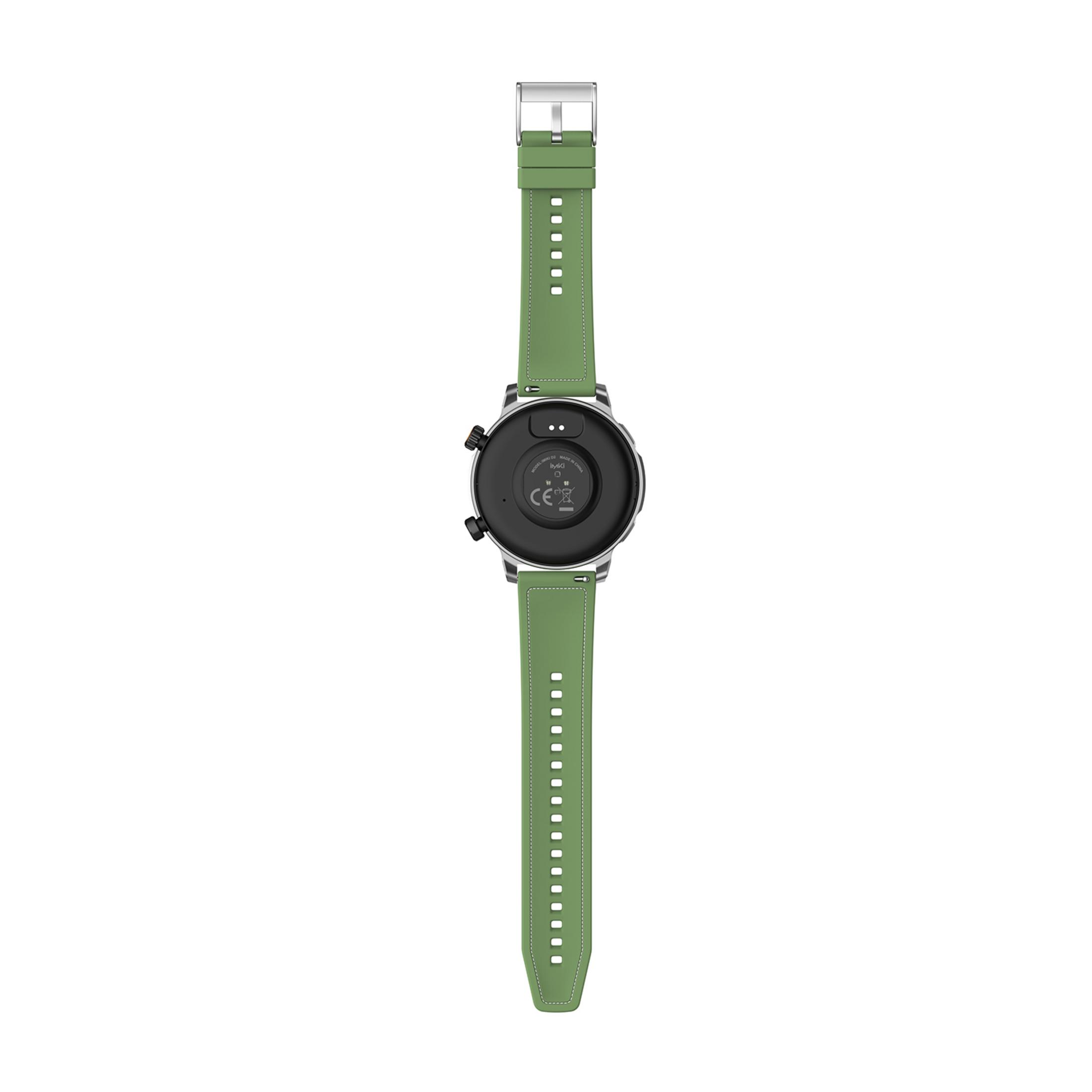 Retro di uno smartwatch verde con fibbia argentata e contatti di ricarica.