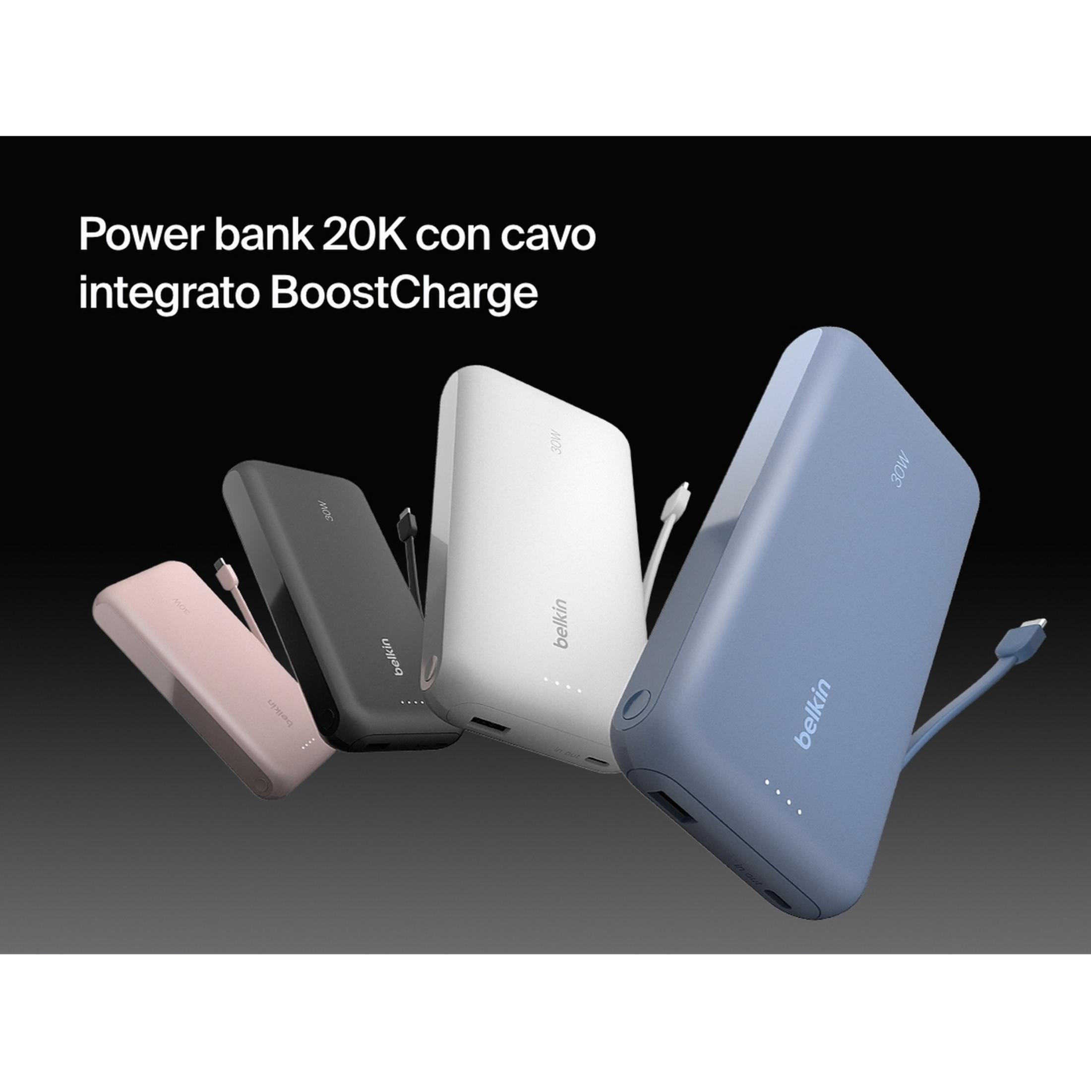 Quatre batteries externes Belkin roses, grises, blanches et bleues avec câbles.