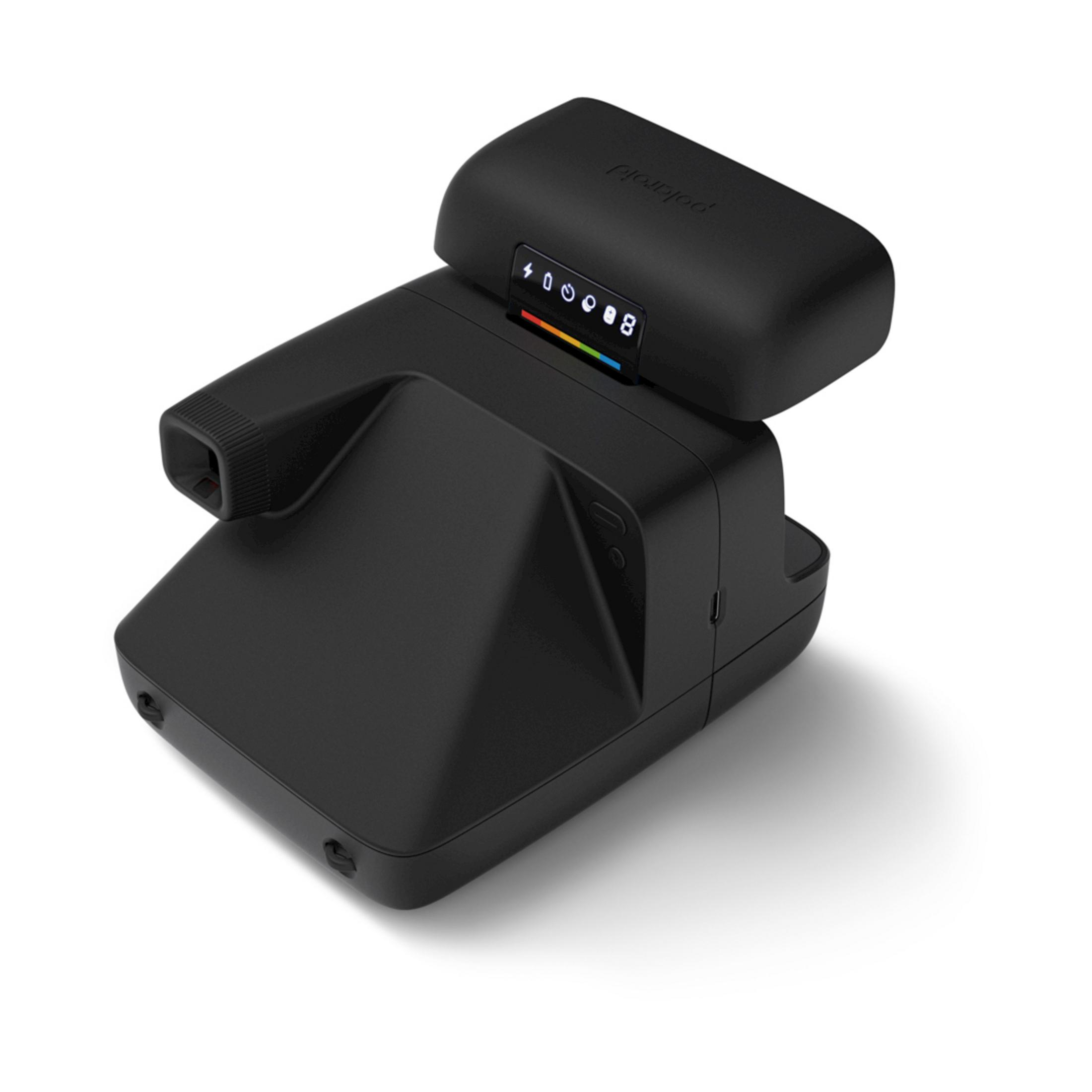 Eine schwarze Polaroid-Kamera mit einem digitalen Display und farbigem Balken.