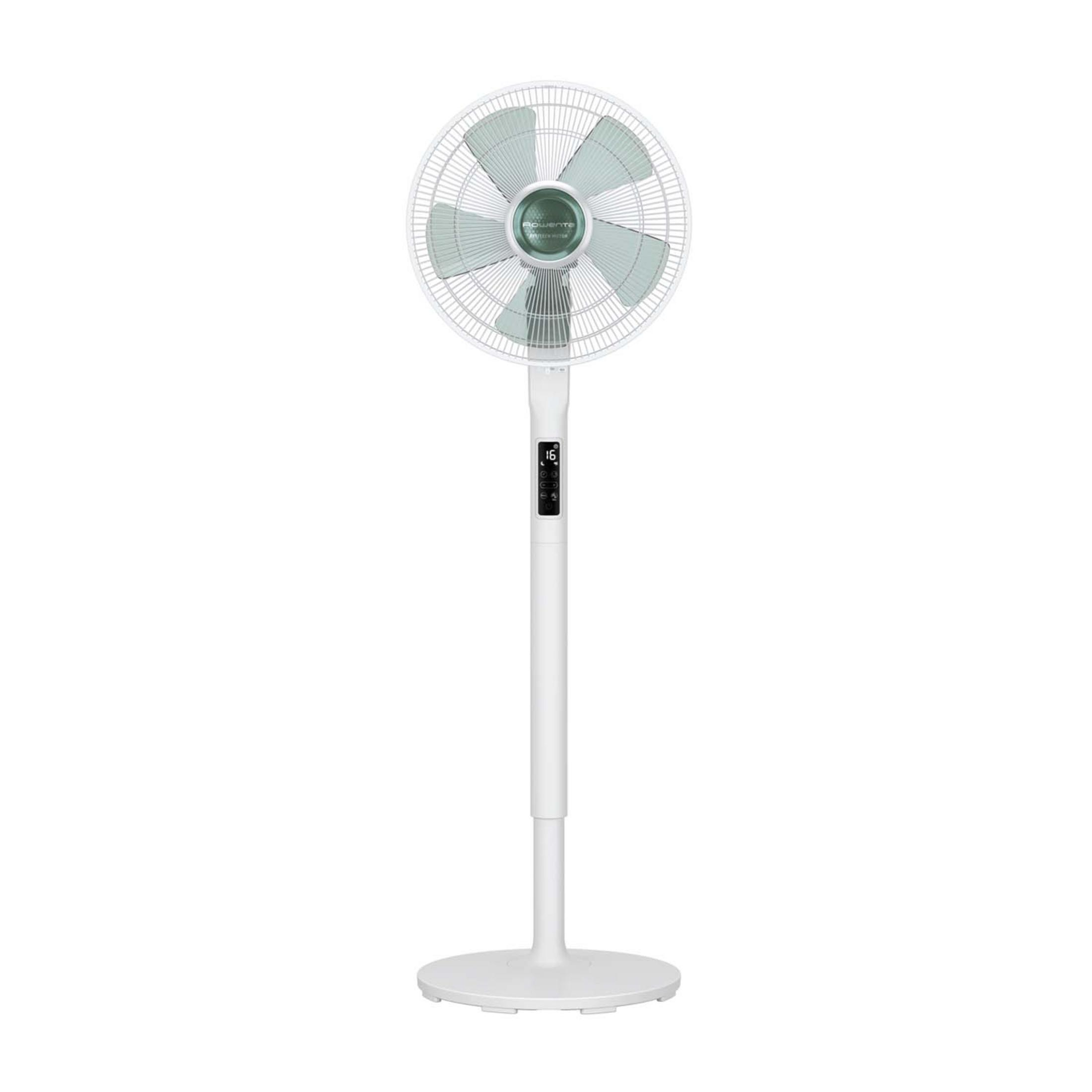 Un ventilador de pie blanco con aspas verdes y pantalla digital.