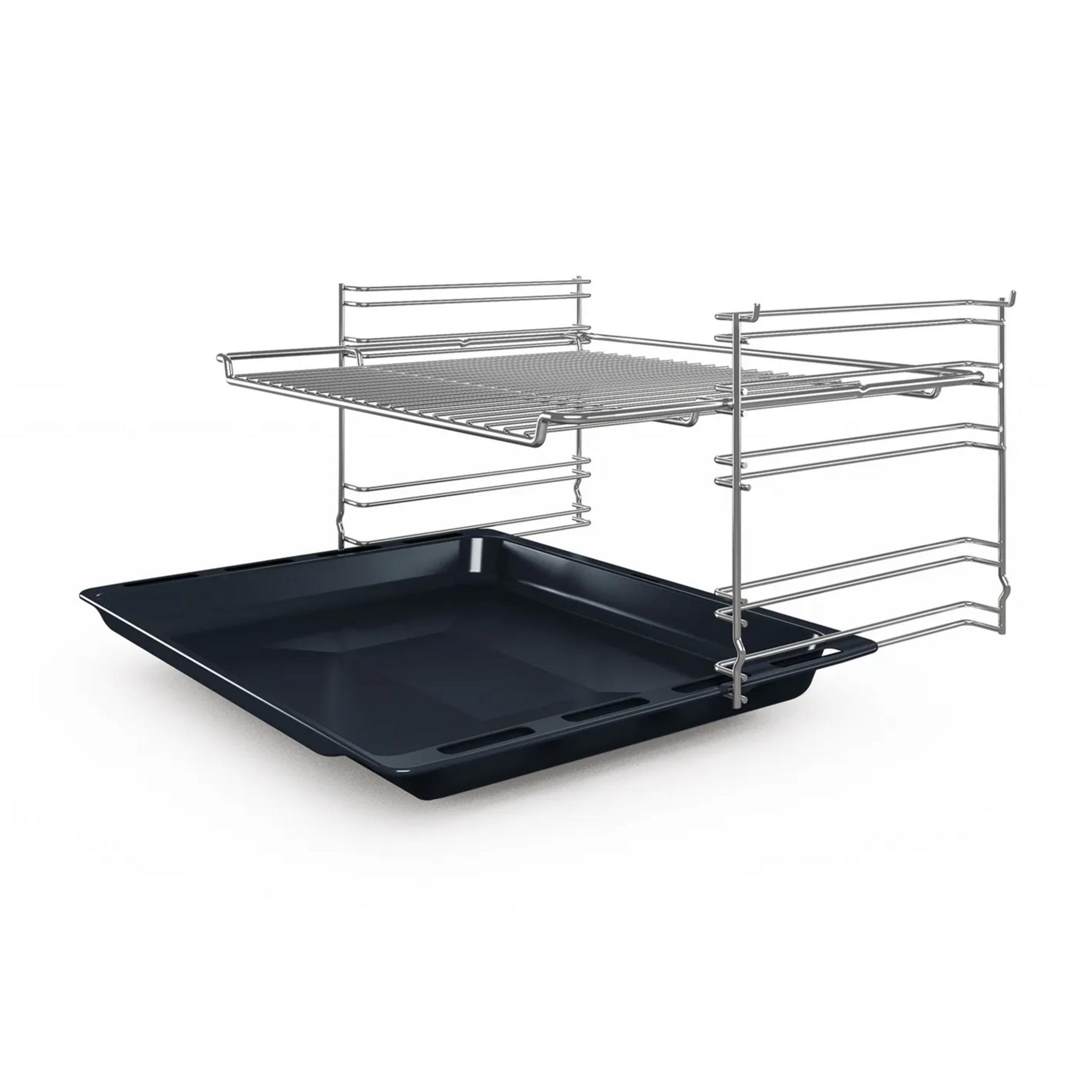 Metalowy ruszt piekarnika z głęboką blachą do pieczenia, na białym tle.
