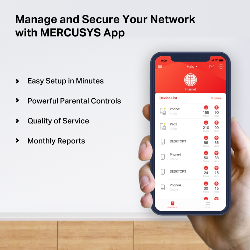 Una mano sostiene un teléfono inteligente que muestra la app MERCUSYS. Lista de dispositivos.