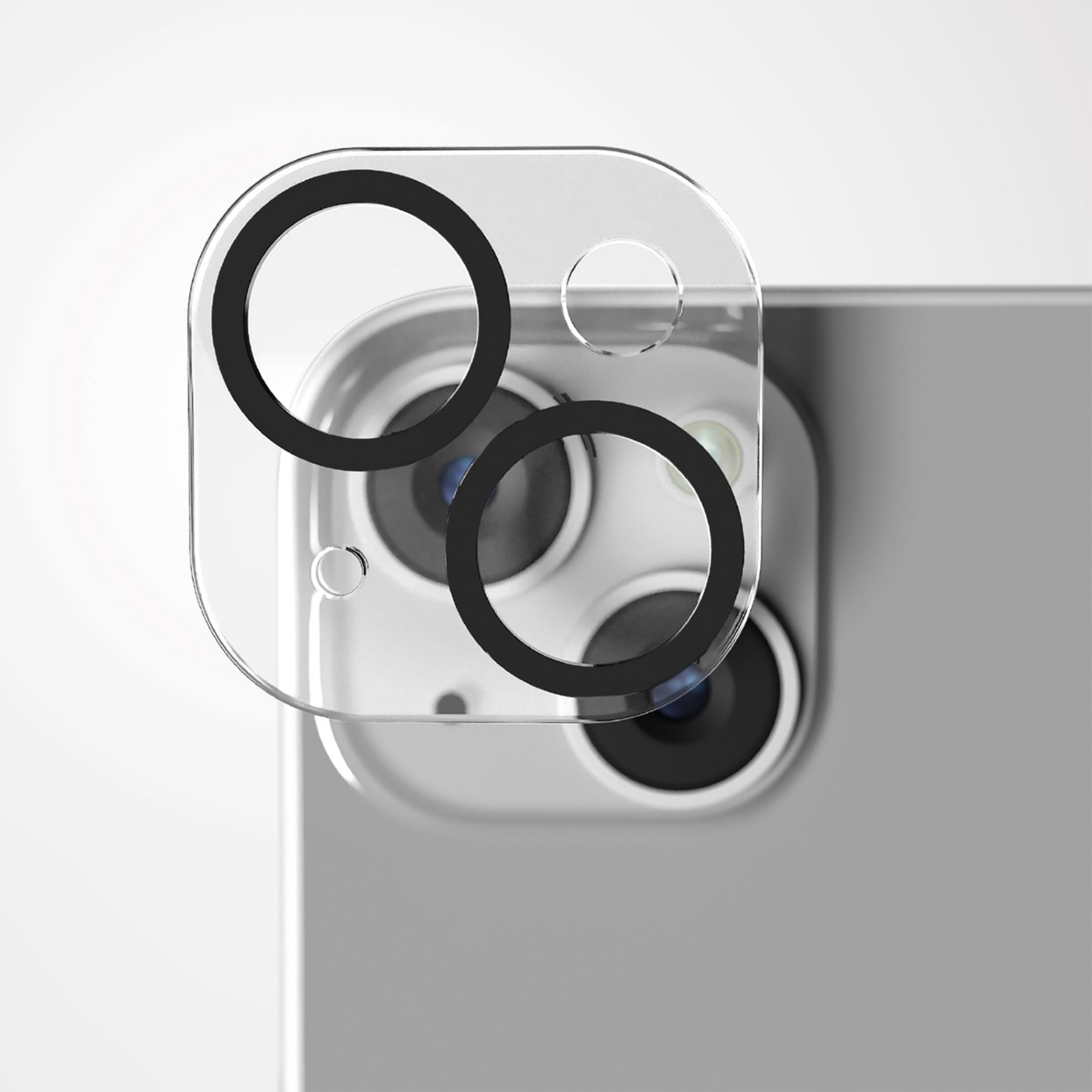 Una cubierta protectora transparente con anillos negros cubre las lentes de la cámara de un smartphone.