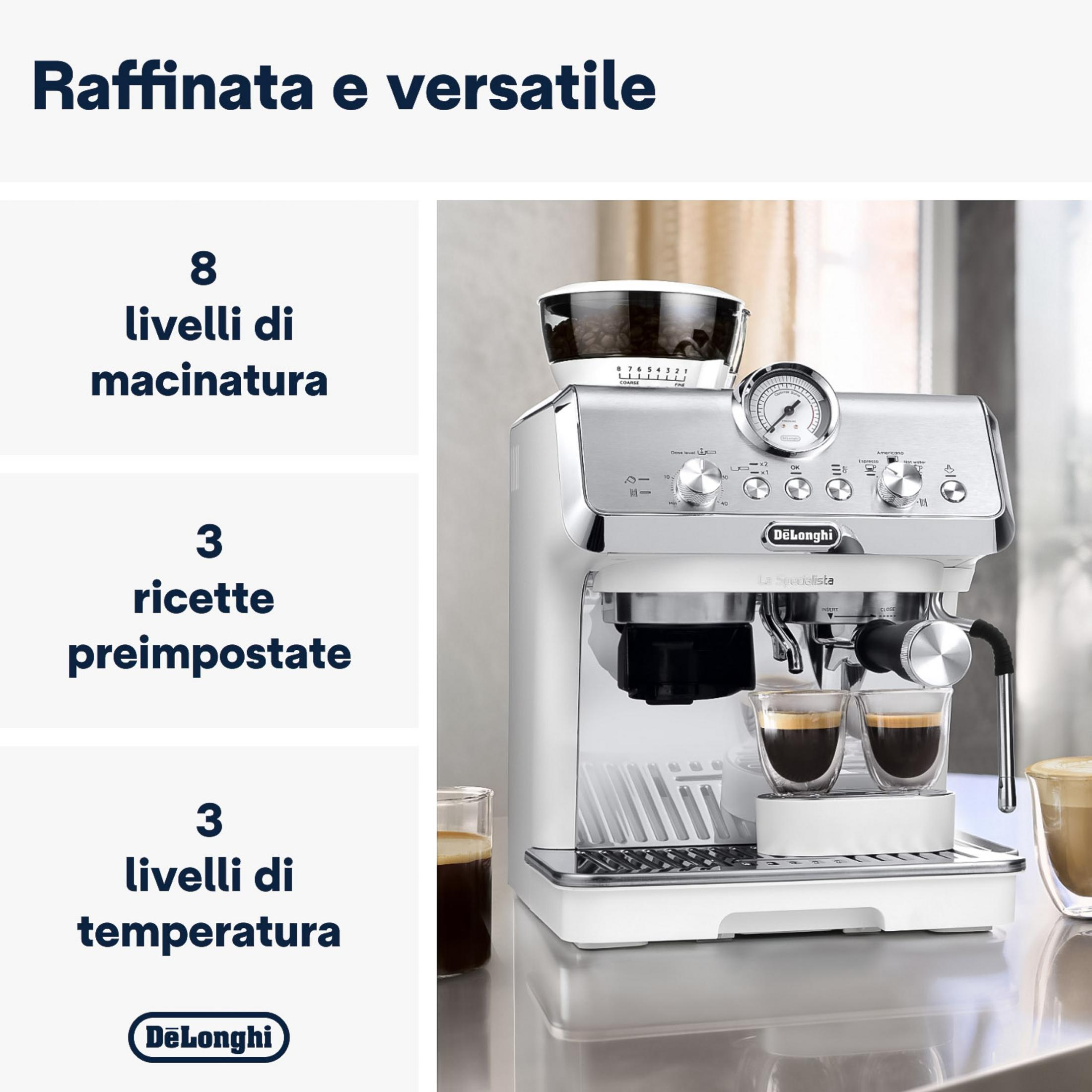 Biała maszyna do espresso DeLonghi z dwoma szklankami espresso i jednym cappuccino.