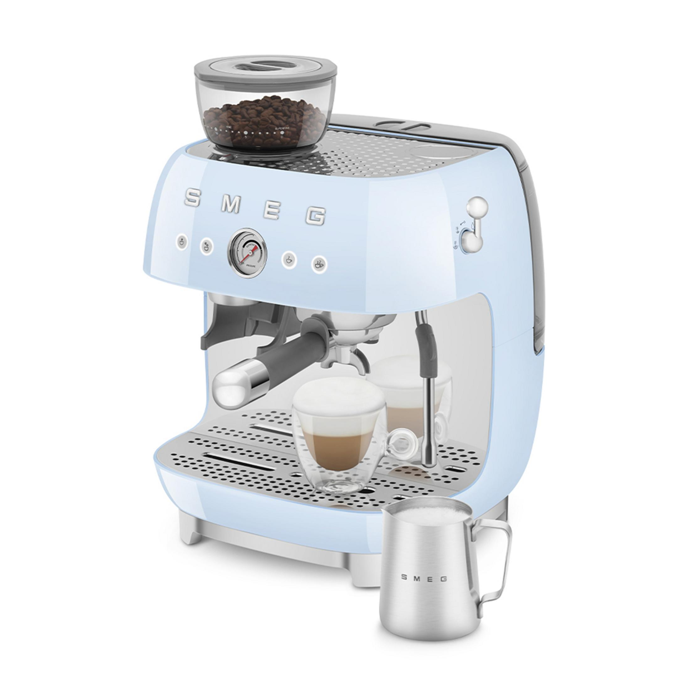 Jasnoniebieska maszyna do espresso z pojemnikiem na ziarna kawy, dwoma filiżankami kawy i dzbankiem.