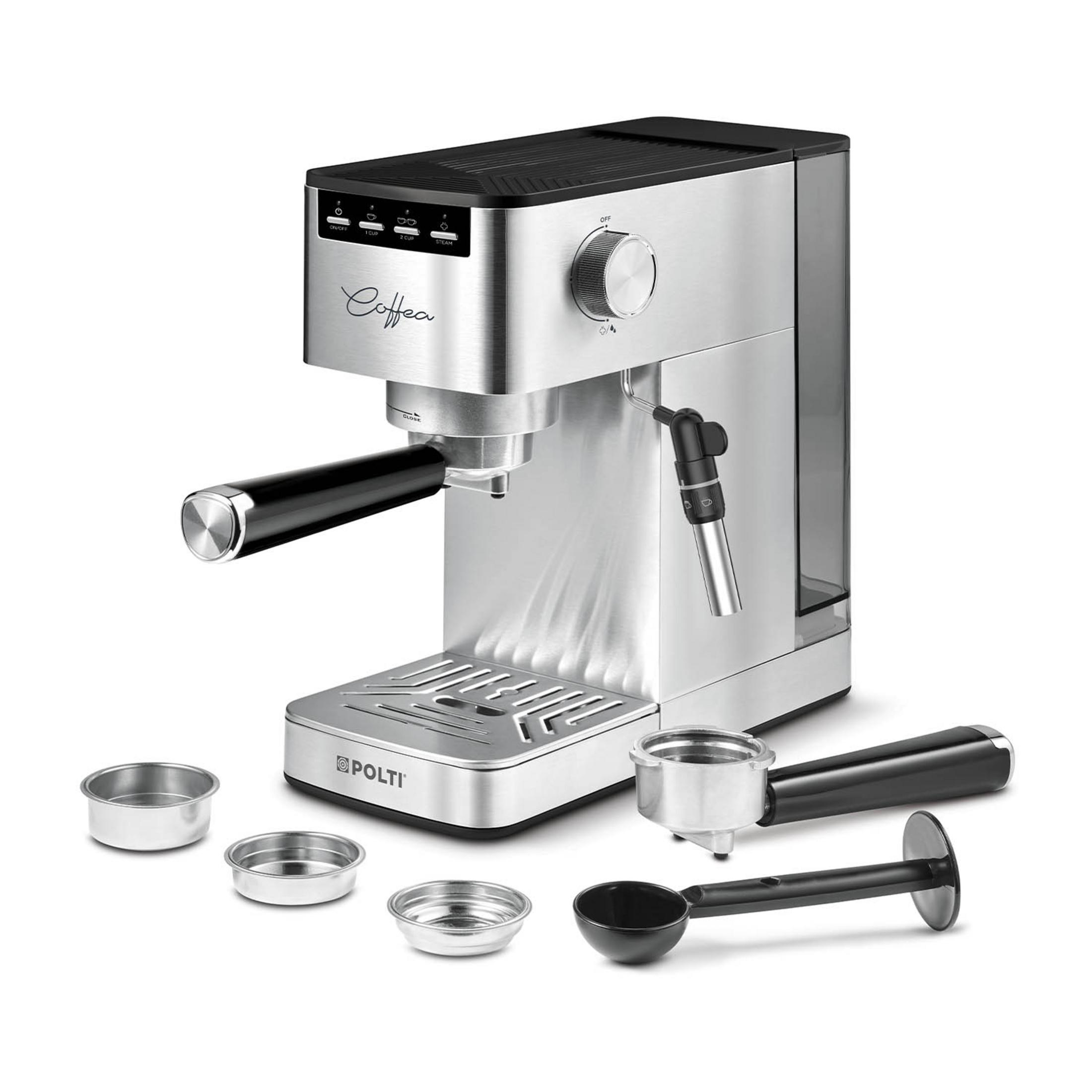 Srebrna maszyna do espresso z czarną rączką i akcesoriami na białym tle.