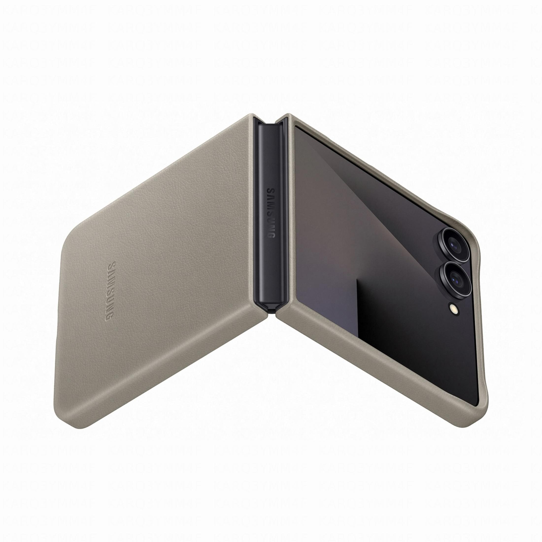 Ein offenes, graues Samsung Klapphandy mit zwei Kameras auf der Rückseite.