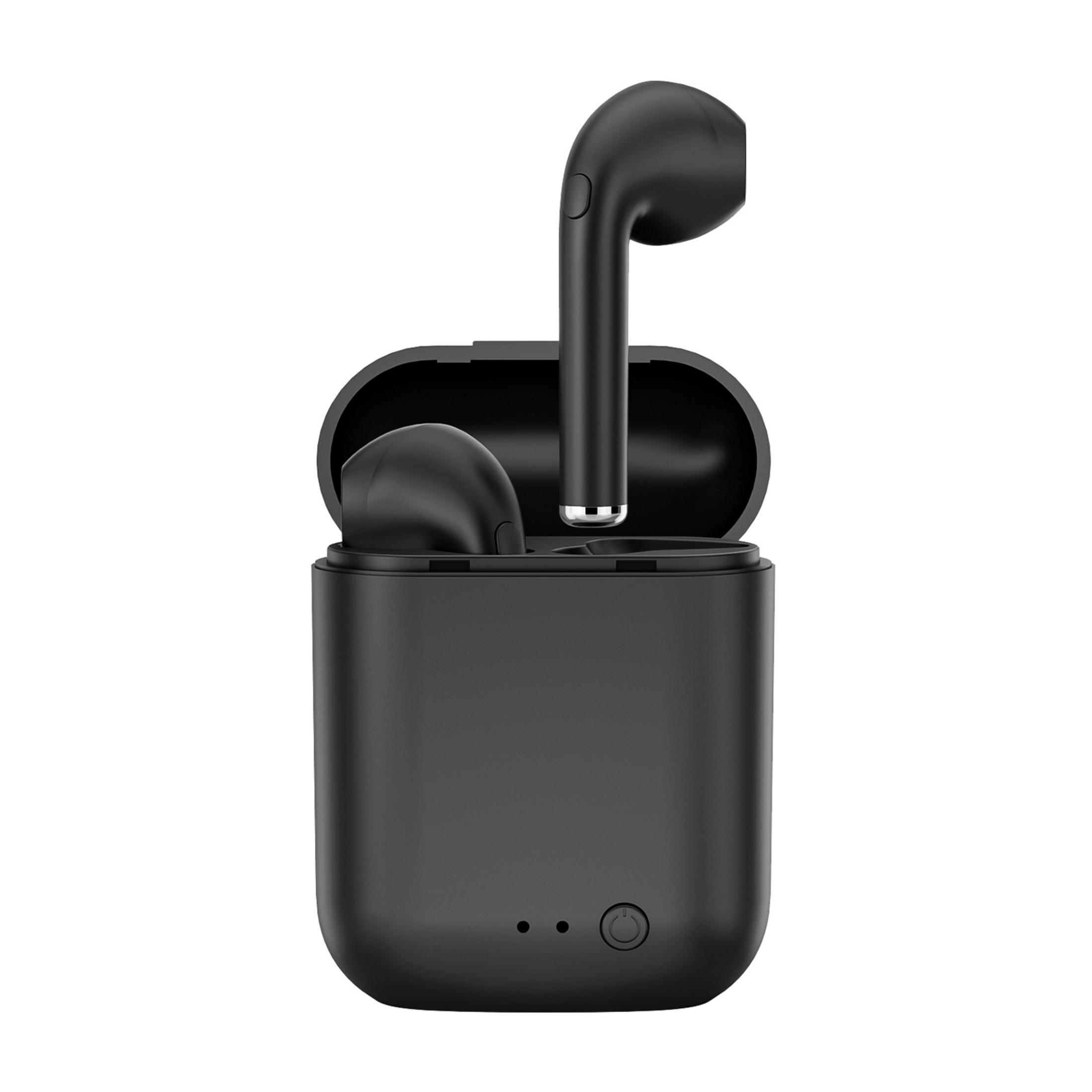 Auricolari wireless neri all'interno di una custodia di ricarica aperta.