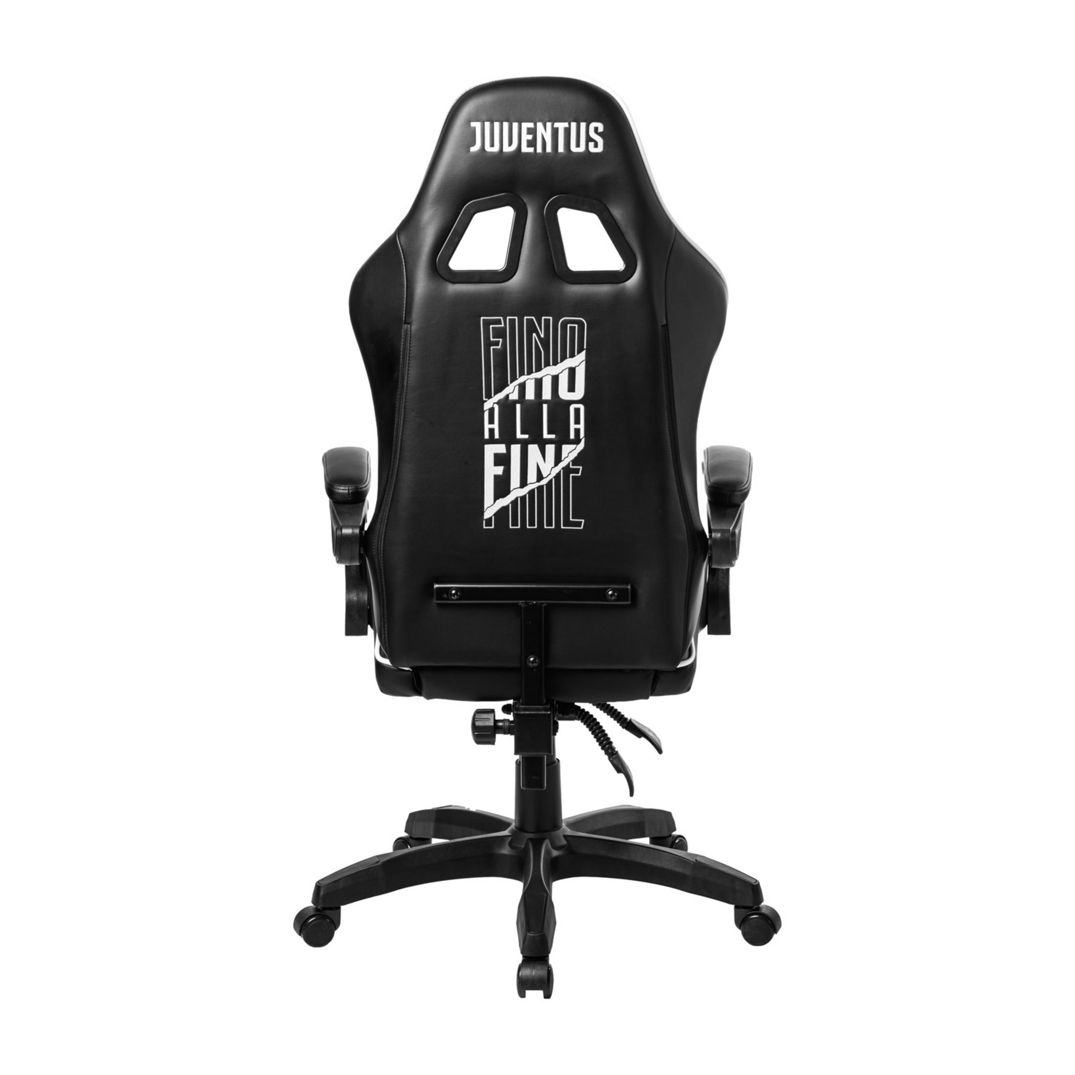 Sedia da gaming nera con logo e scritte Juventus.