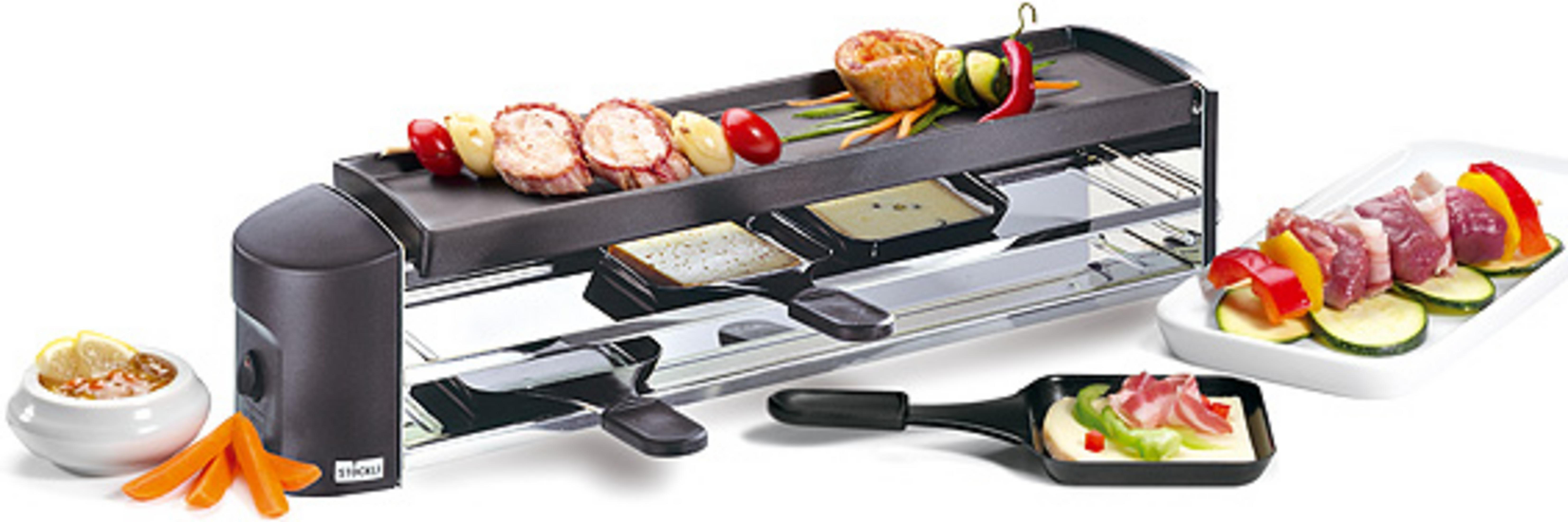 Grill per raclette con spiedini di carne, formaggio, verdure e salse.