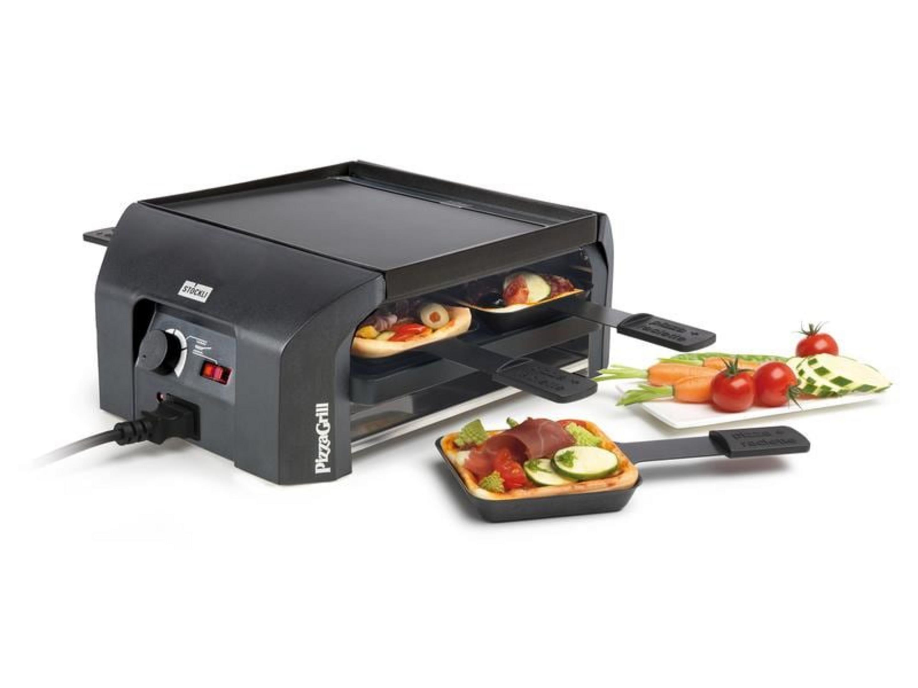Un grill à pizza noir avec deux poêles remplies de mini-pizzas et de légumes sur une assiette.