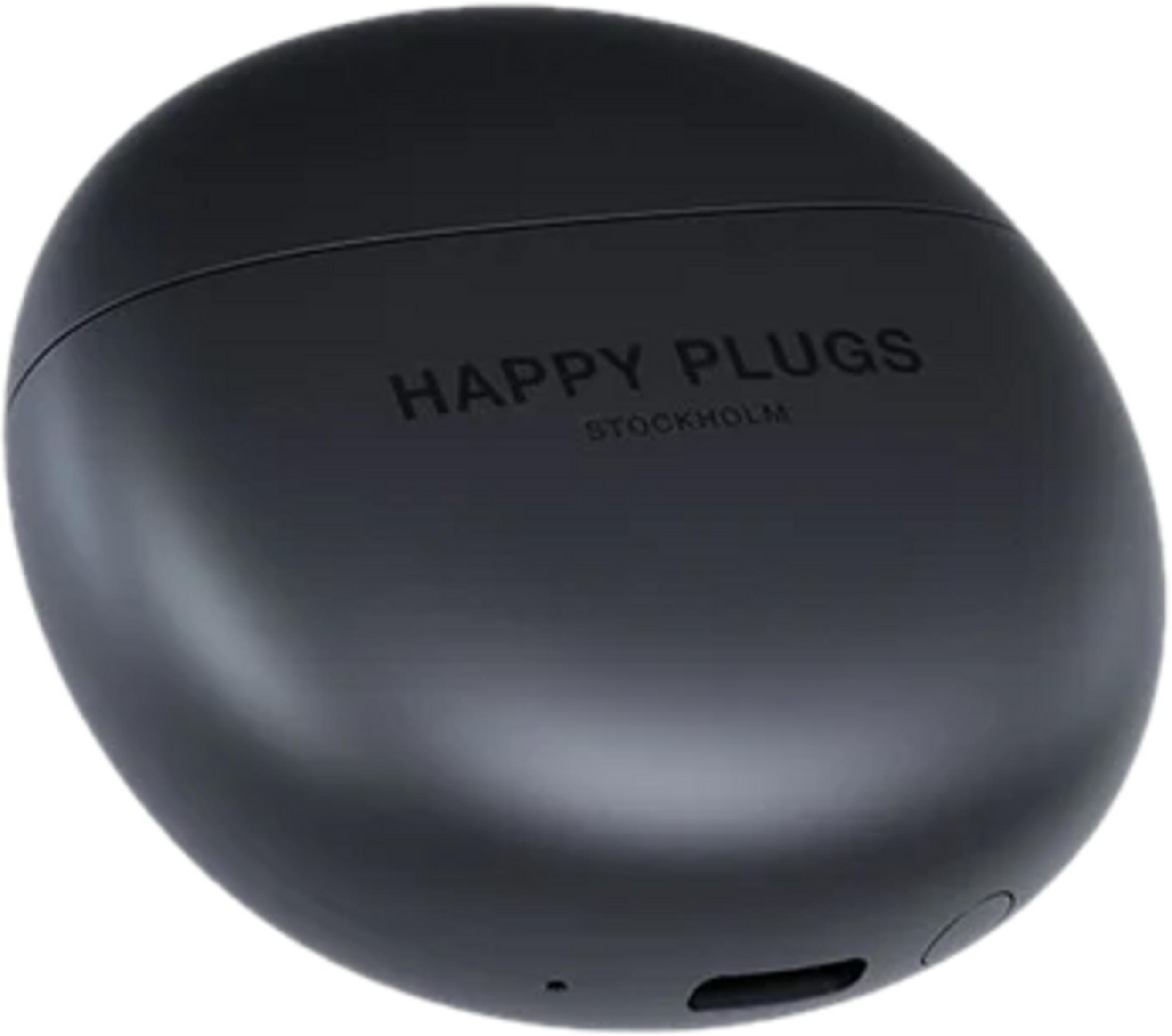 Custodia di ricarica nera per auricolari con scritta "HAPPY PLUGS STOCKHOLM".