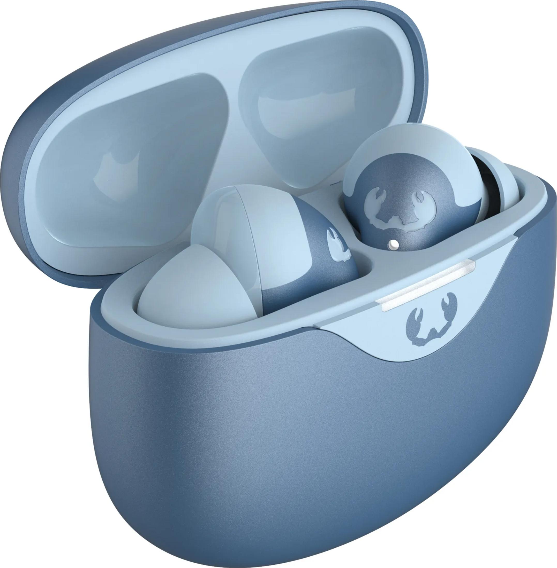 Auricolari wireless blu in custodia di ricarica aperta con loghi di granchio.
