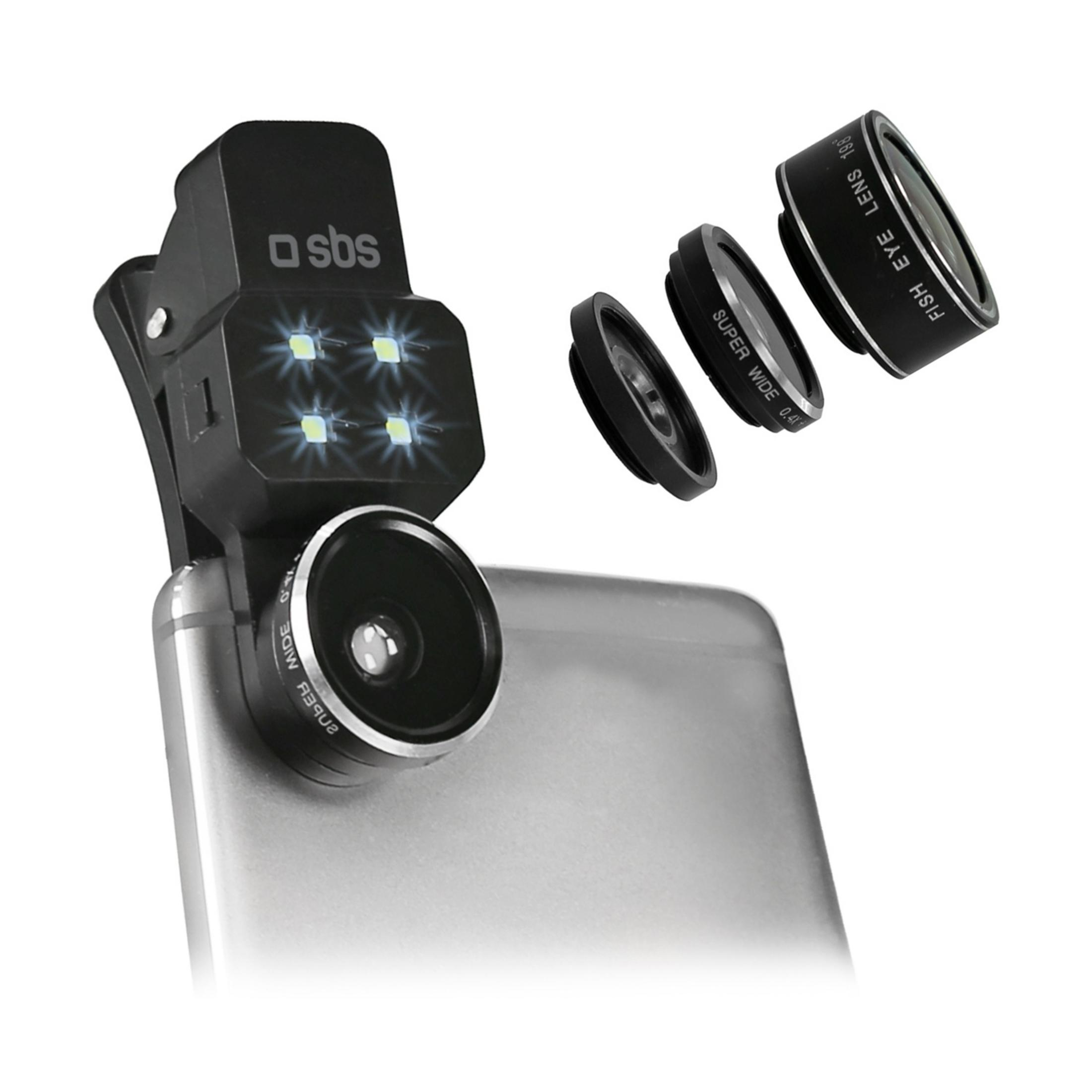 Un smartphone con lentes a presión y luz LED. Vista cercana.