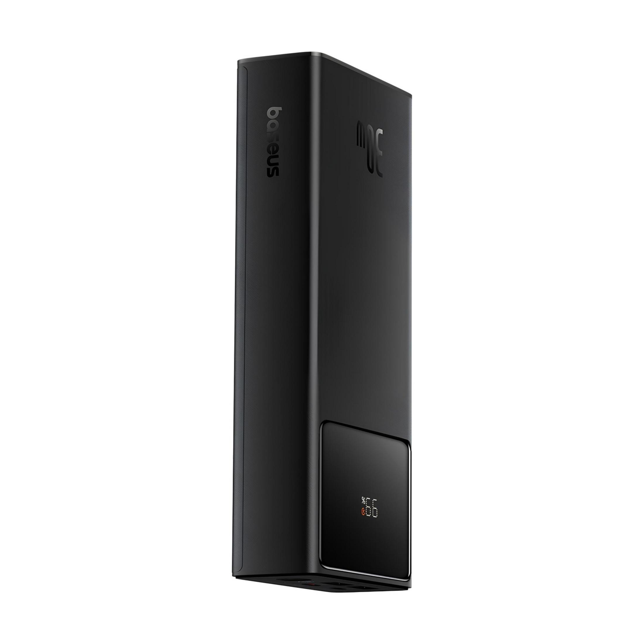 Power bank nero con display digitale. Logo sul lato.