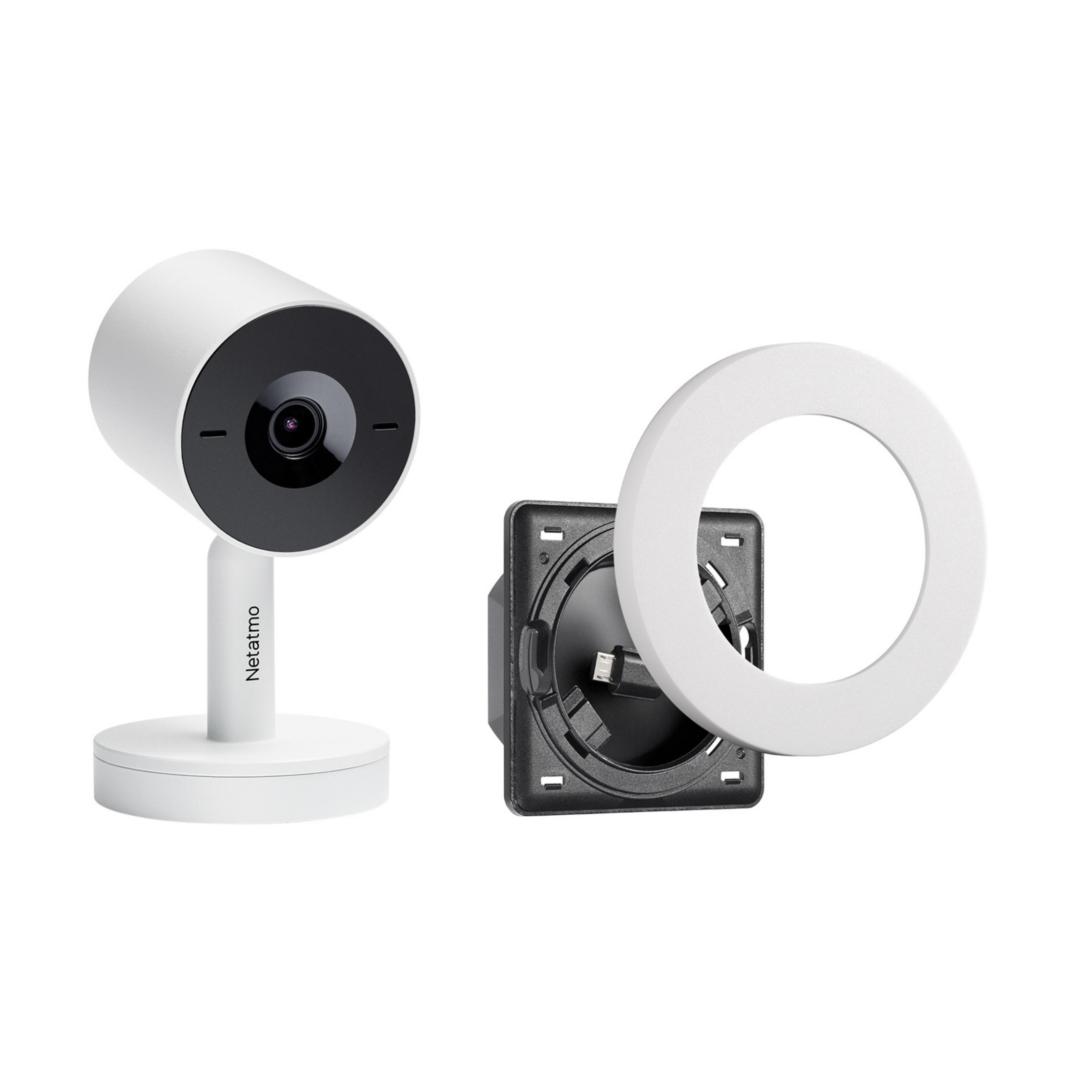 Una telecamera di sicurezza Netatmo bianca e una luce ad anello con supporto.