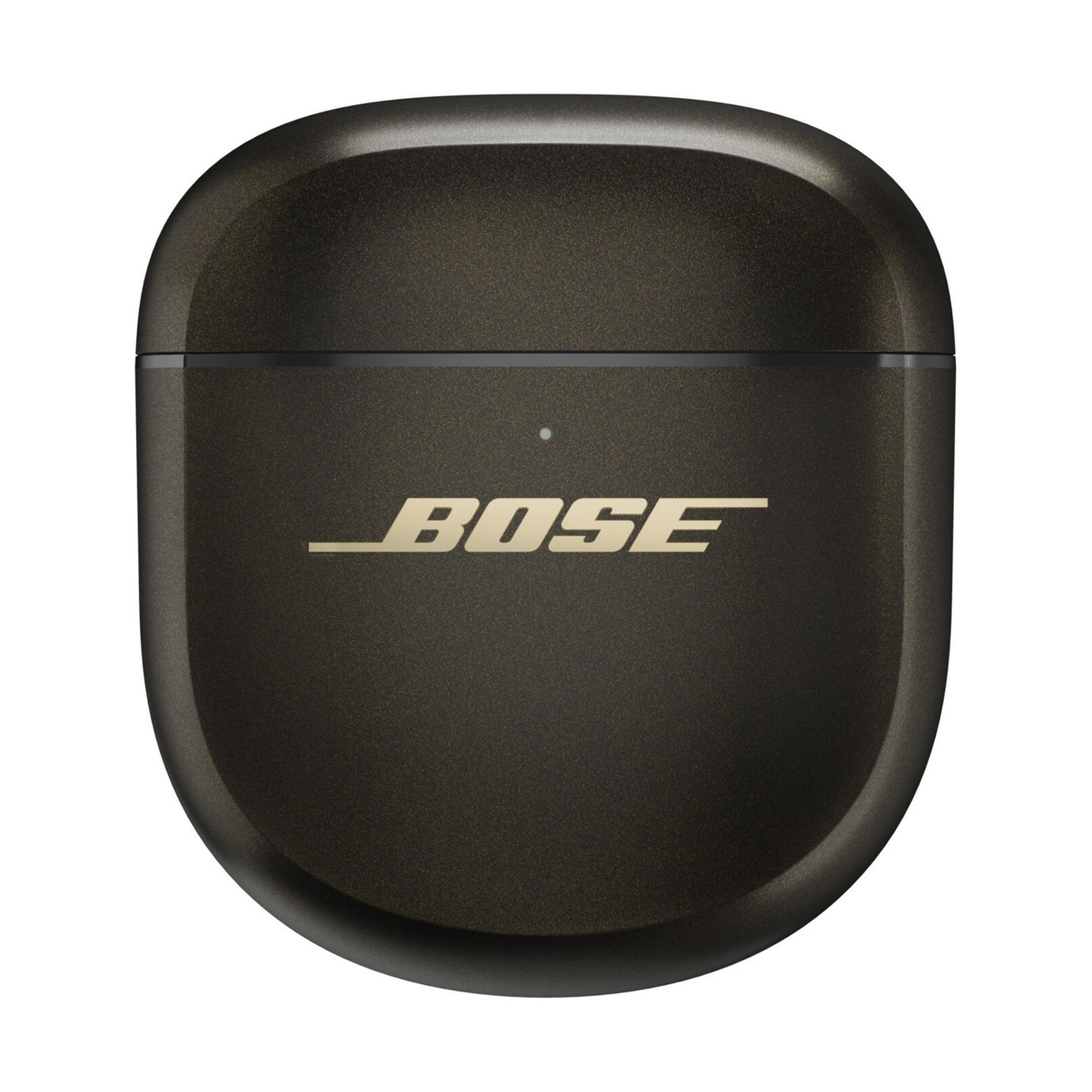 Dunkelgraues Bose Ladecase mit Bose-Logo und Ladeanzeige.