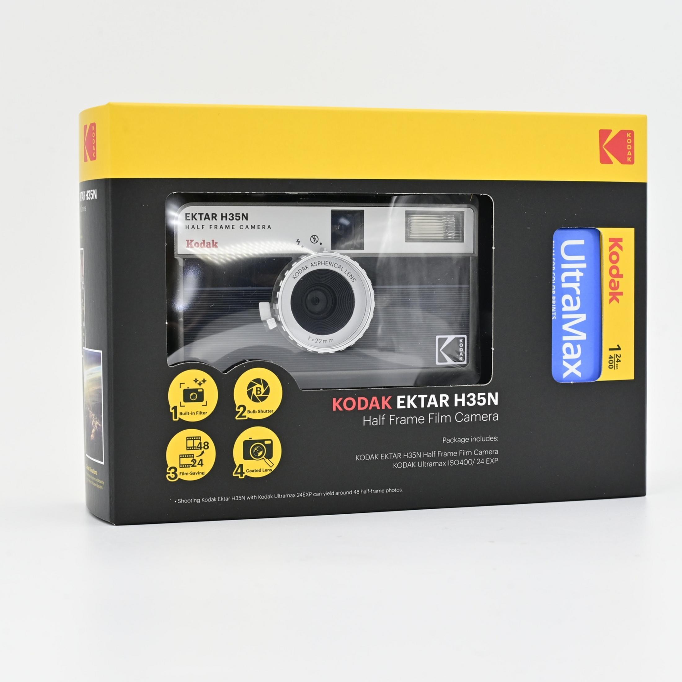 Fotocamera Kodak Ektar H35N mezzo fotogramma nella sua confezione.