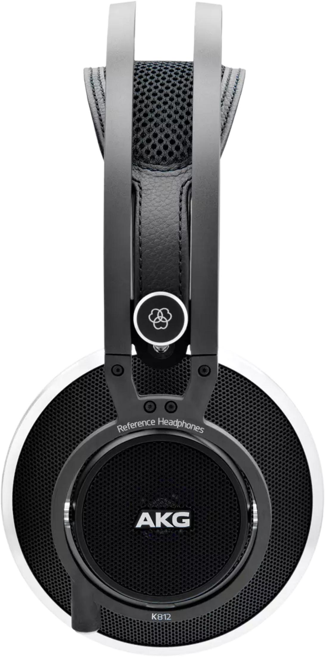 Casque AKG K812 avec grille noire et bordure argentée.
