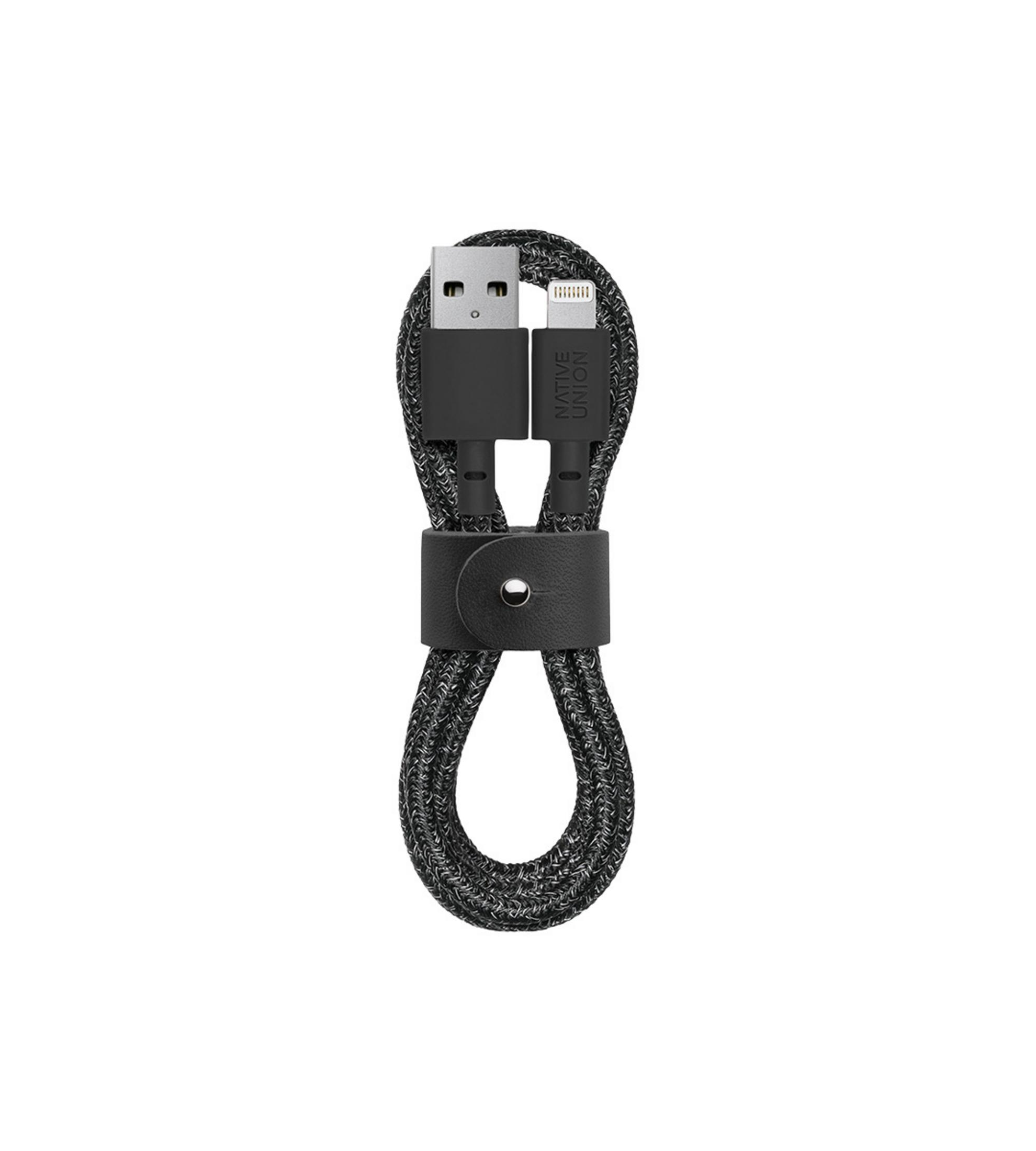 Cavo di ricarica nero con connettori USB-A e Lightning, arrotolato.