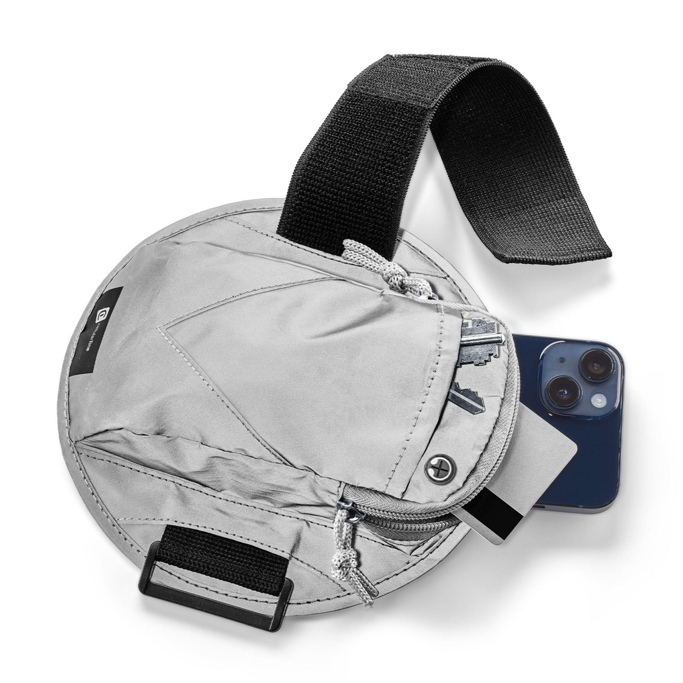 Borsa grigia con cerniera, telefono, chiavi e carta all'interno.