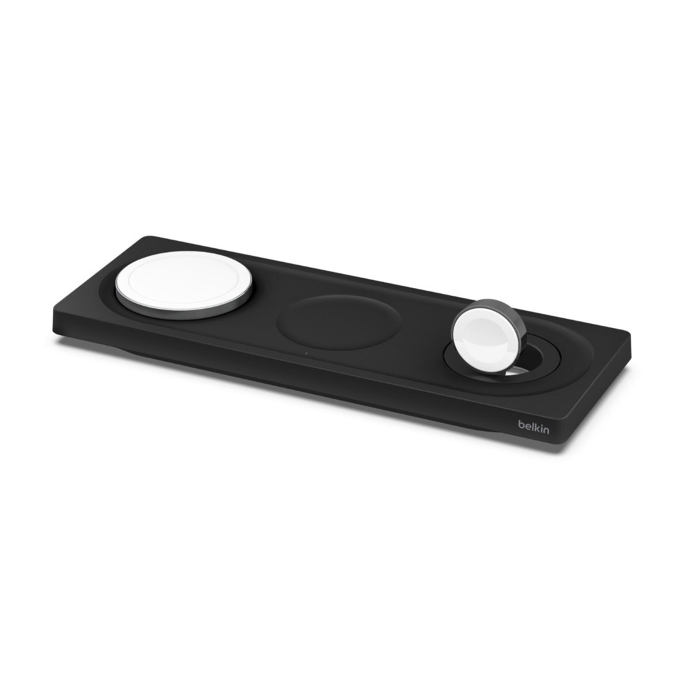 Schwarzes Ladegerät mit zwei runden weißen Ladeflächen und Belkin-Logo.