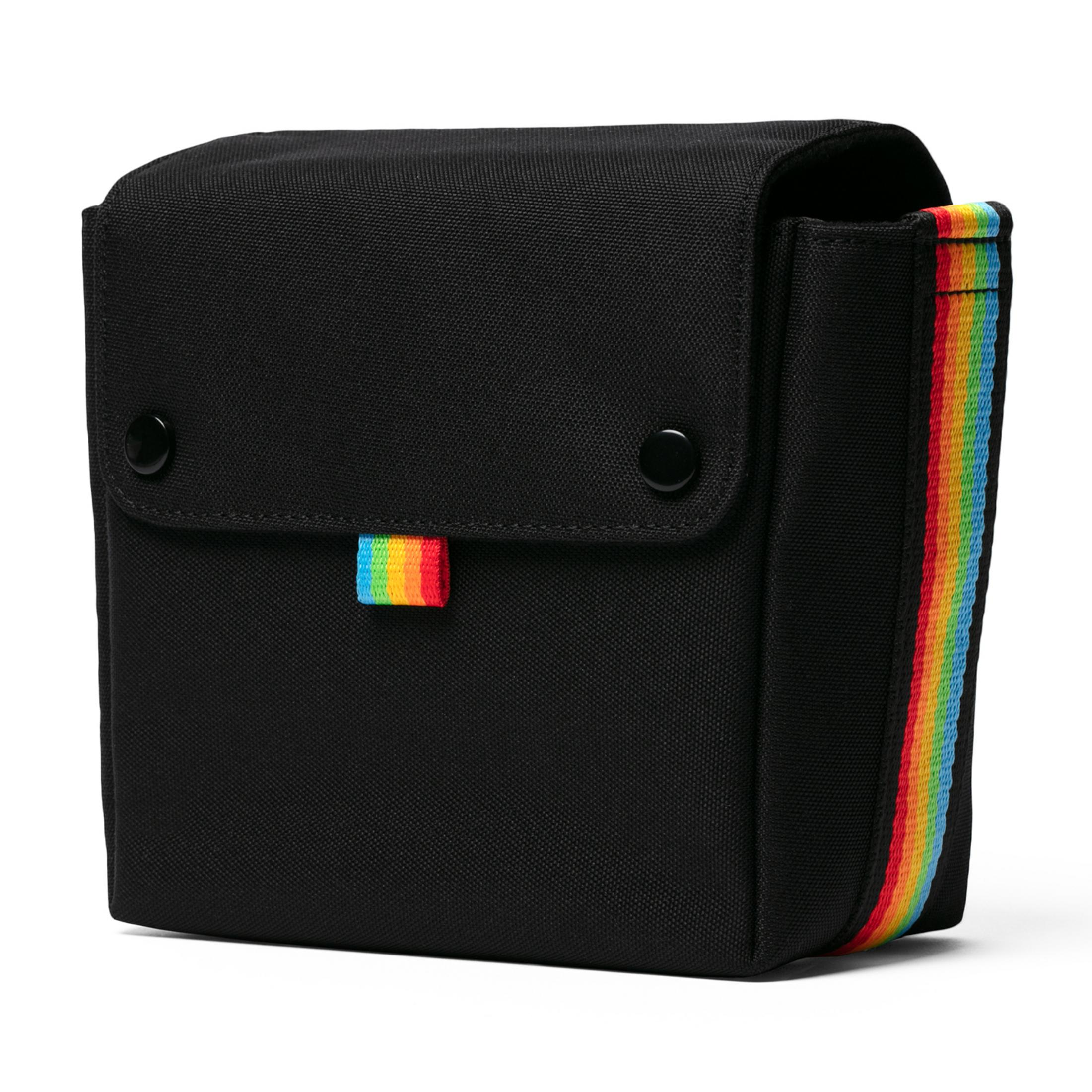 Schwarze Tasche mit Regenbogen-Detail an der Seite und vorne.