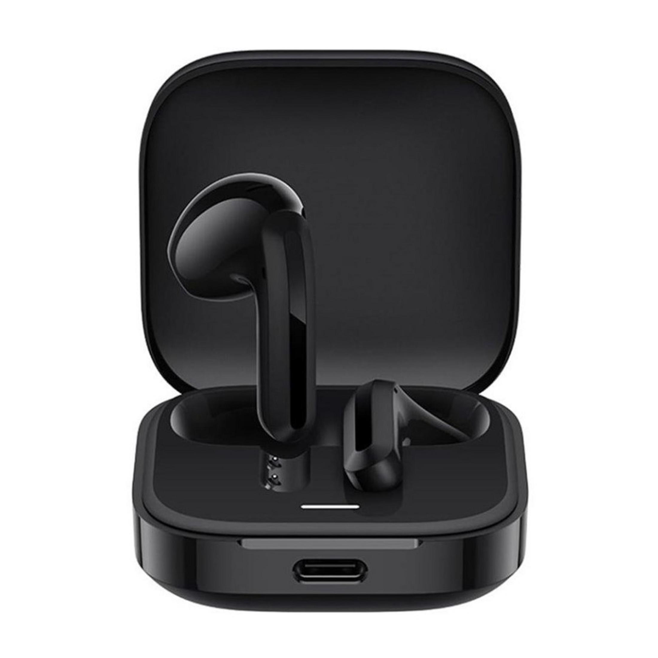 Auriculares inalámbricos negros en un estuche de carga abierto con puerto USB-C.