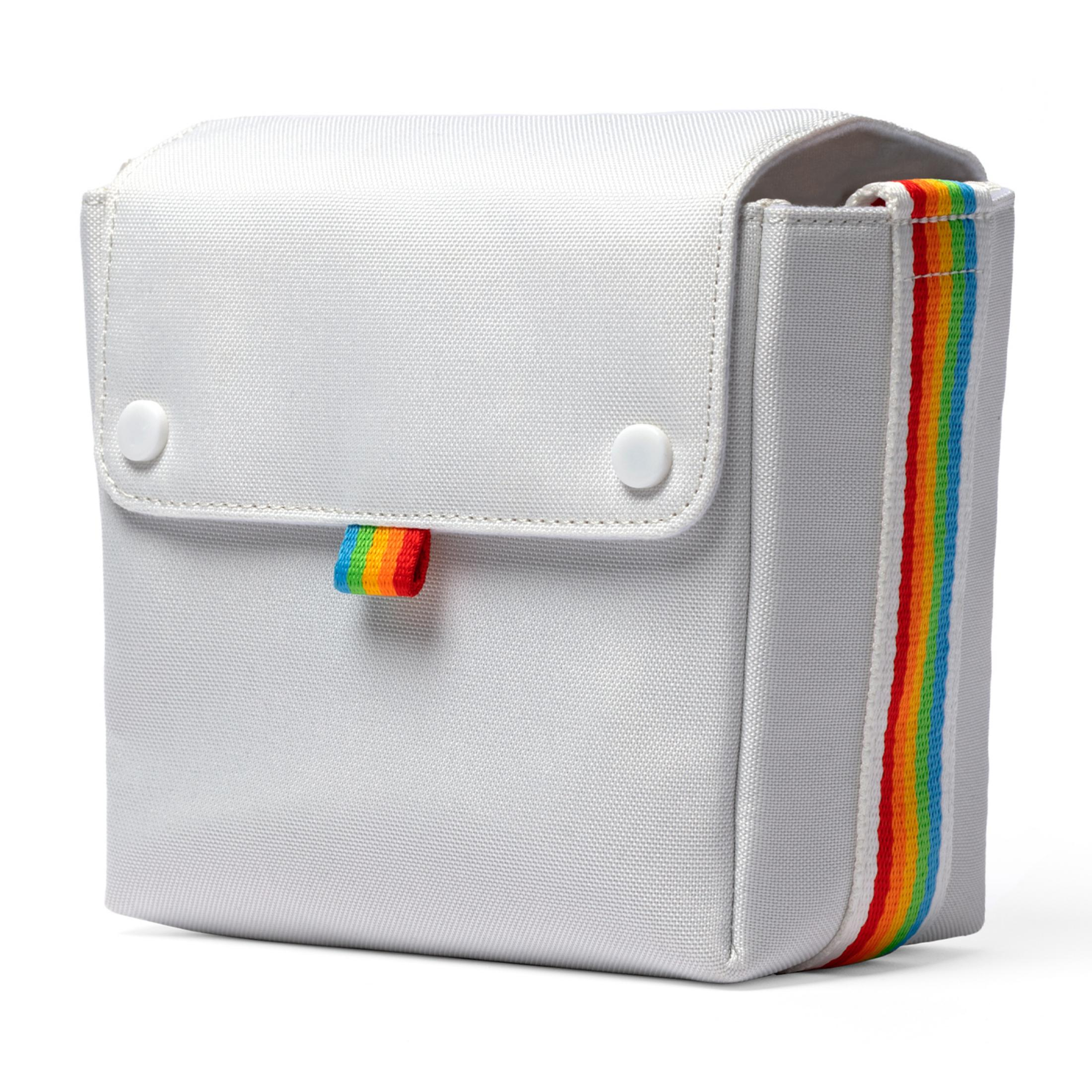 Eine graue Tasche mit einem Regenbogenband an der Seite und einem kleinen Band vorne.